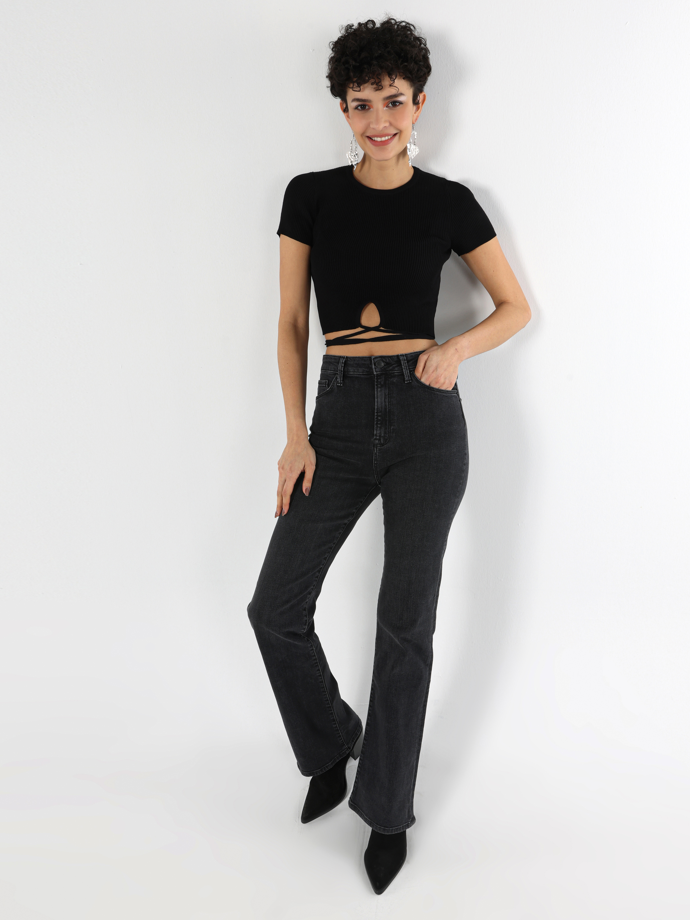 Показать информацию о Slim fit круглый вырез прямая женская черная футболка с коротким рукавом