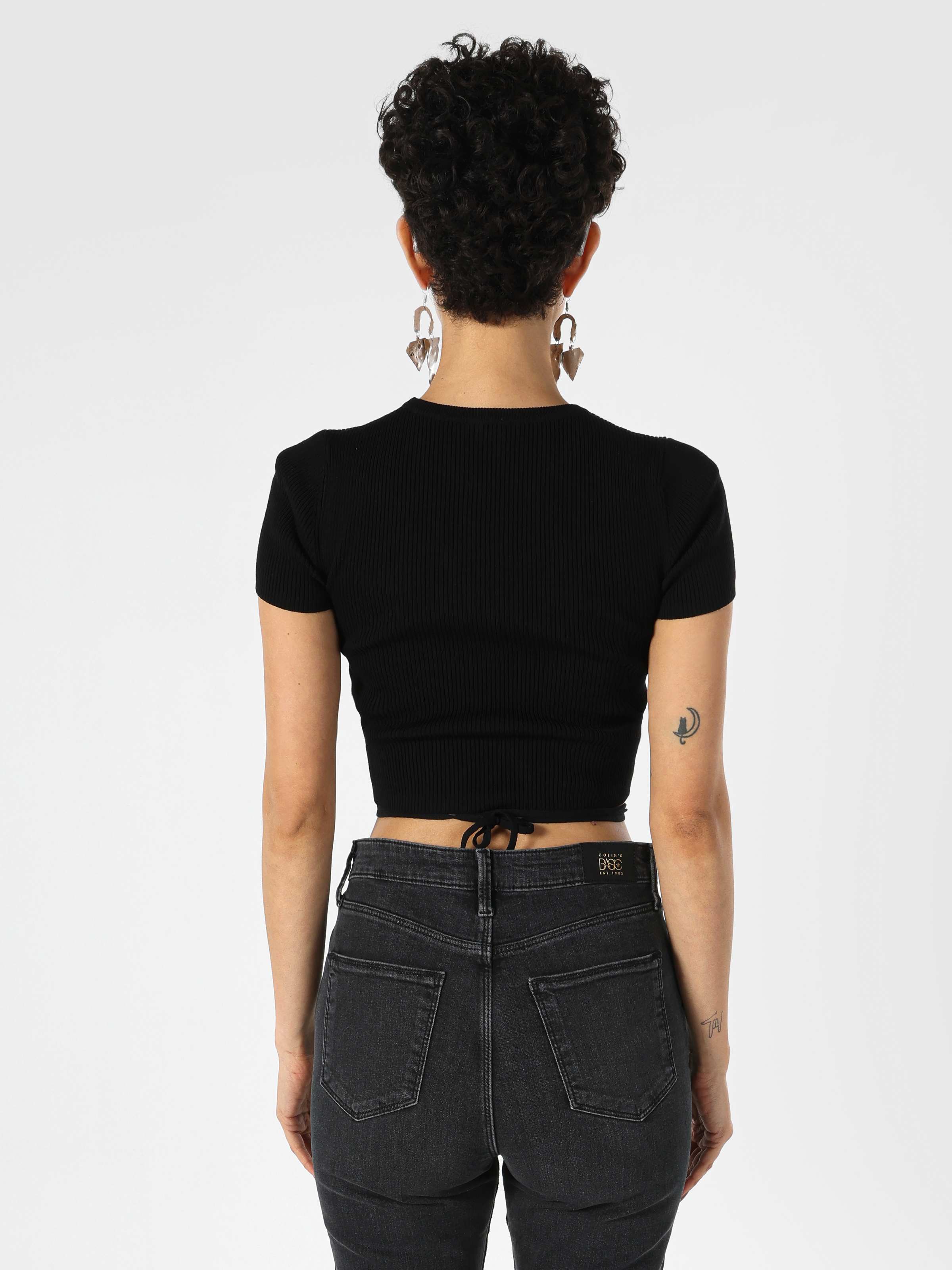 Показать информацию о Slim fit круглый вырез прямая женская черная футболка с коротким рукавом