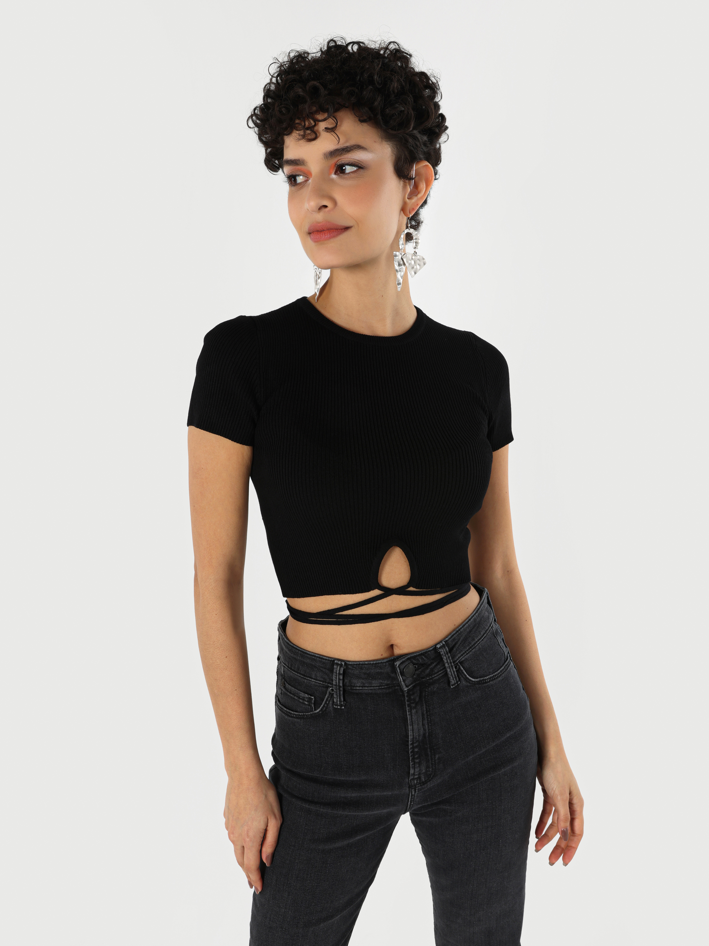 Показать информацию о Slim fit круглый вырез прямая женская черная футболка с коротким рукавом