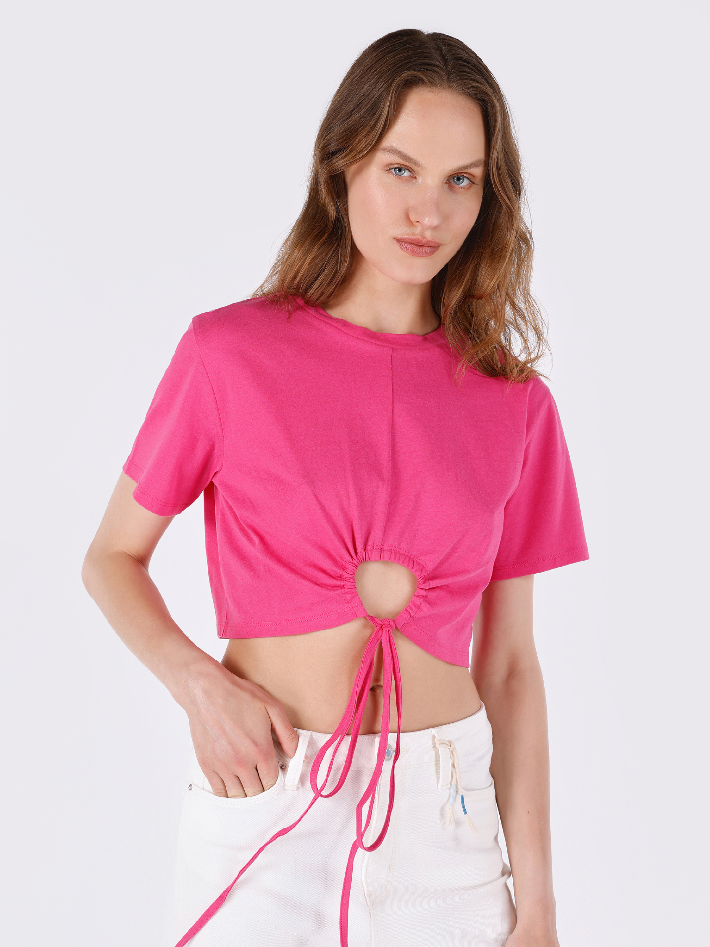 Показать информацию о Slim fit женская розовая футболка с коротким рукавом и круглым вырезом