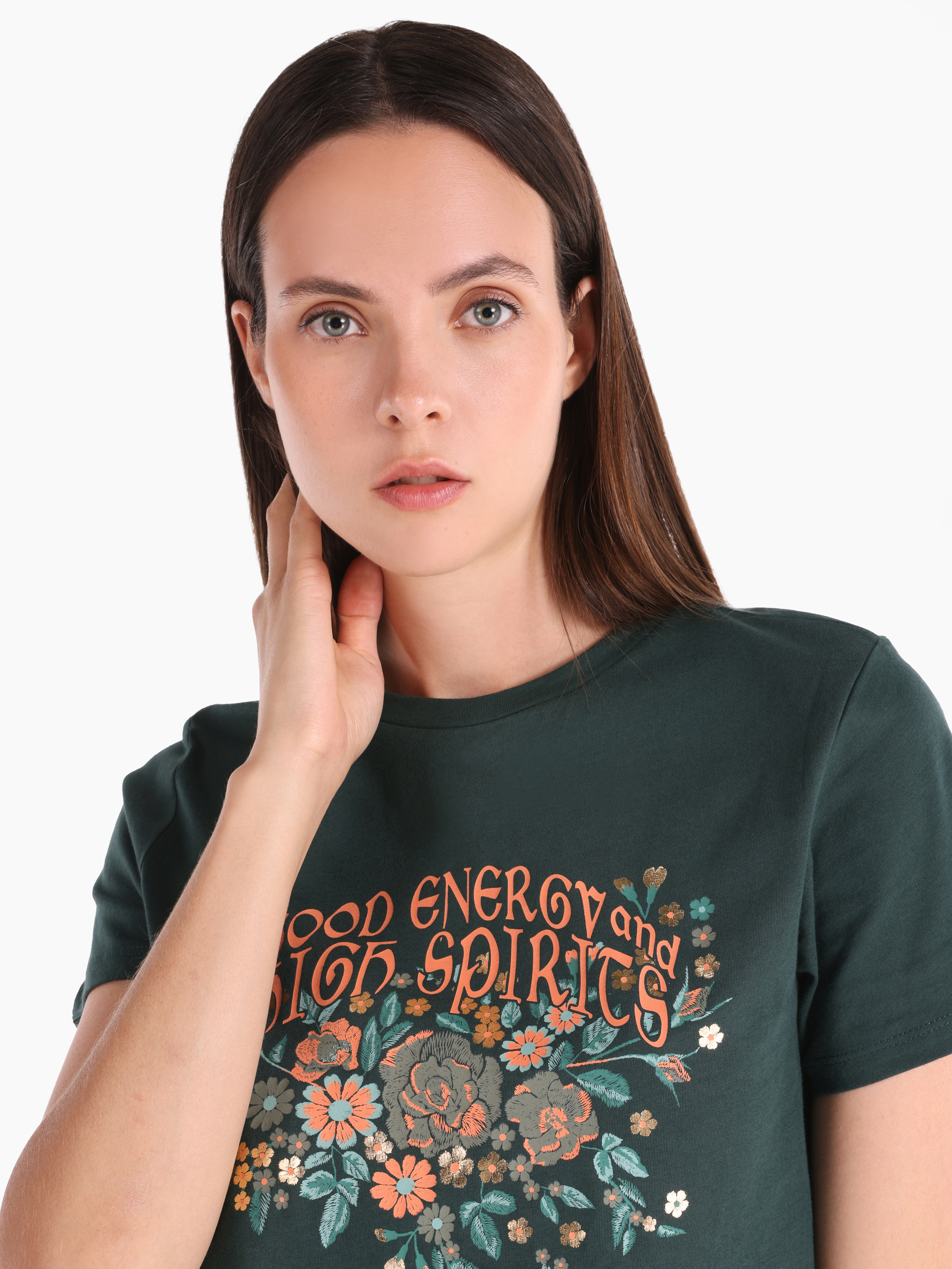 Показать информацию о Slim fit женская зеленая футболка с коротким рукавом и круглым вырезом