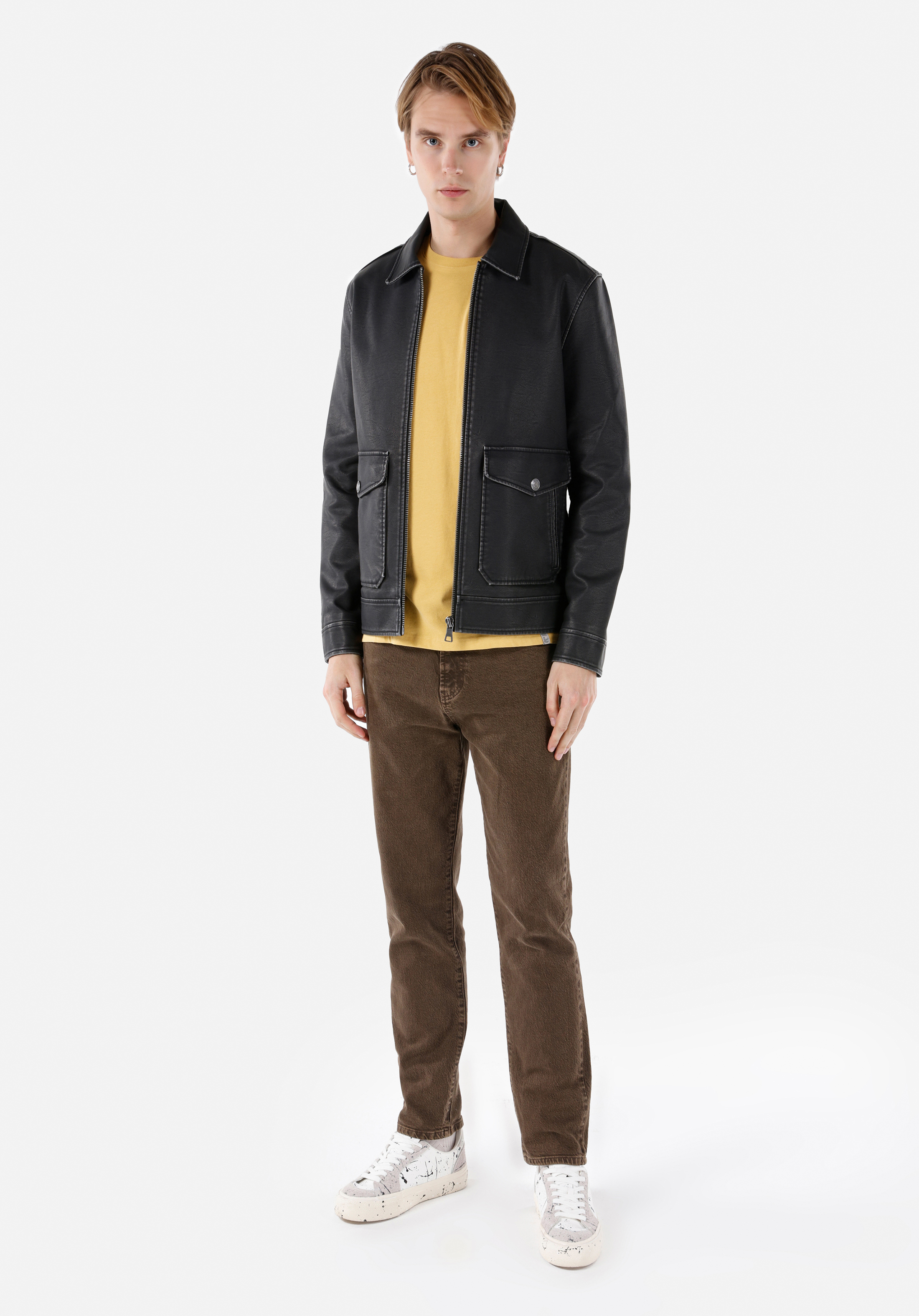Показать информацию о Мужское черное пальто slim fit из полиуретана