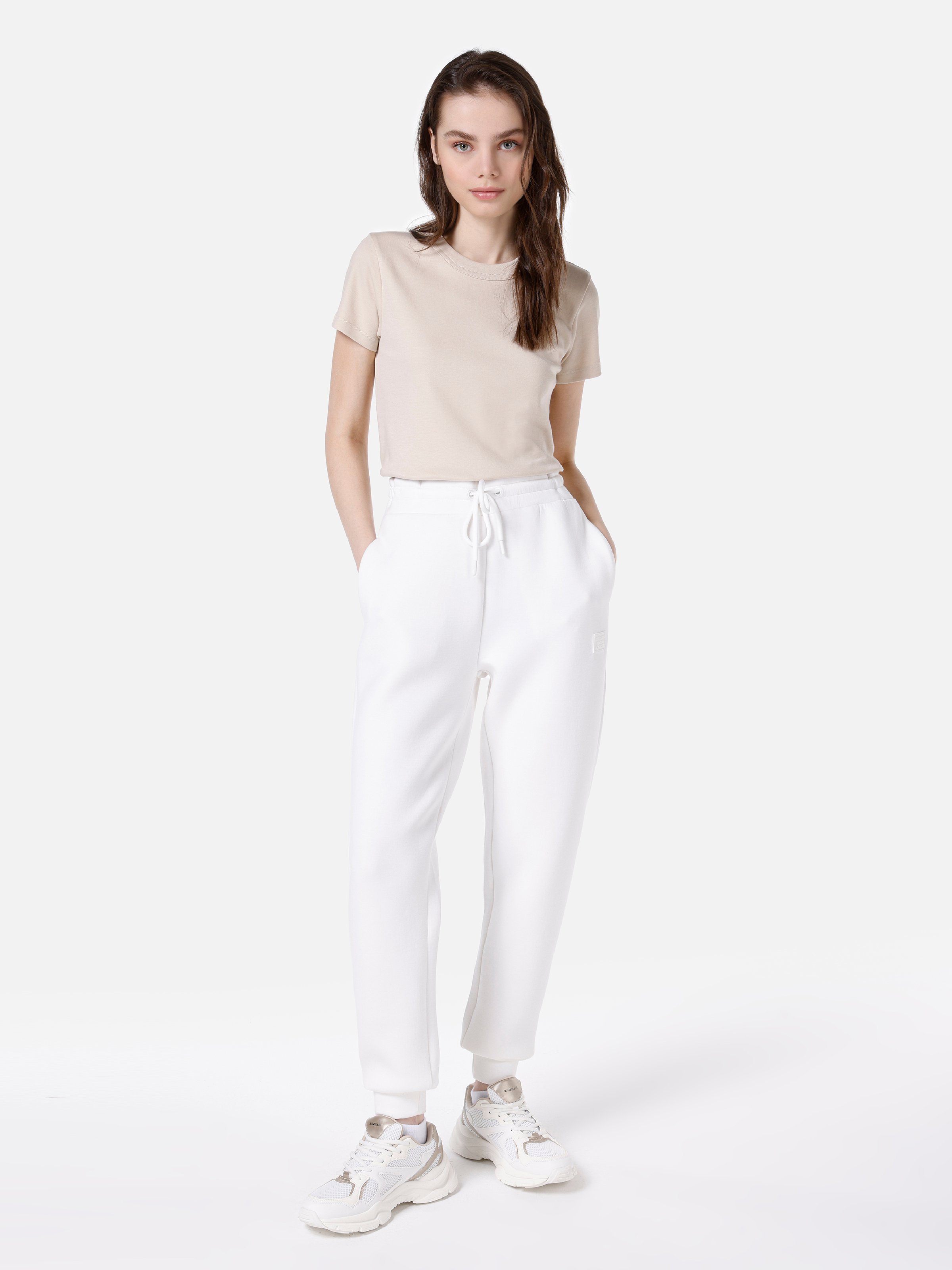 Показать информацию о Женские белые спортивные штаны с принтом slim fit средняя посадка