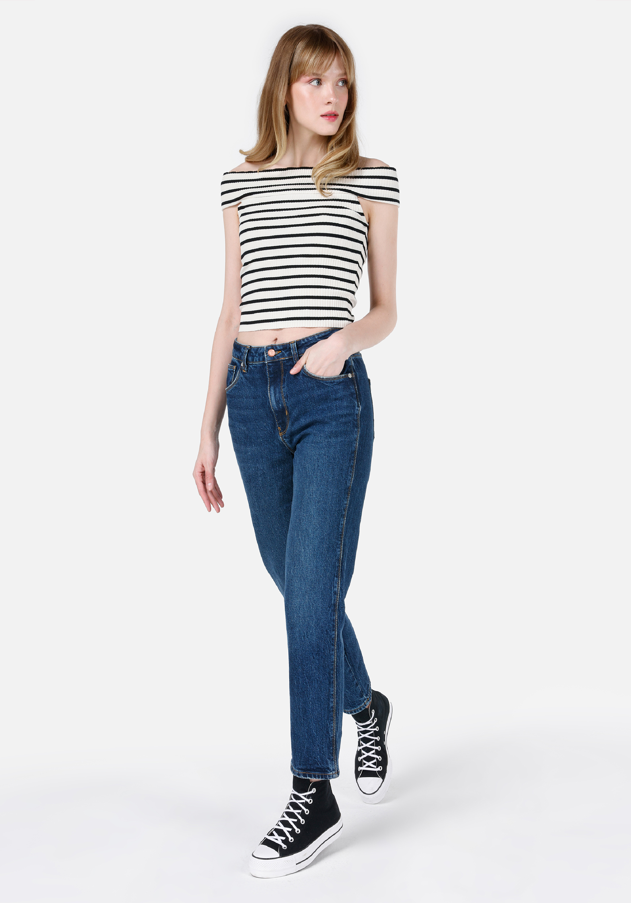 Показать информацию о Slim fit лодочка воротник женская черная футболка с коротким рукавом
