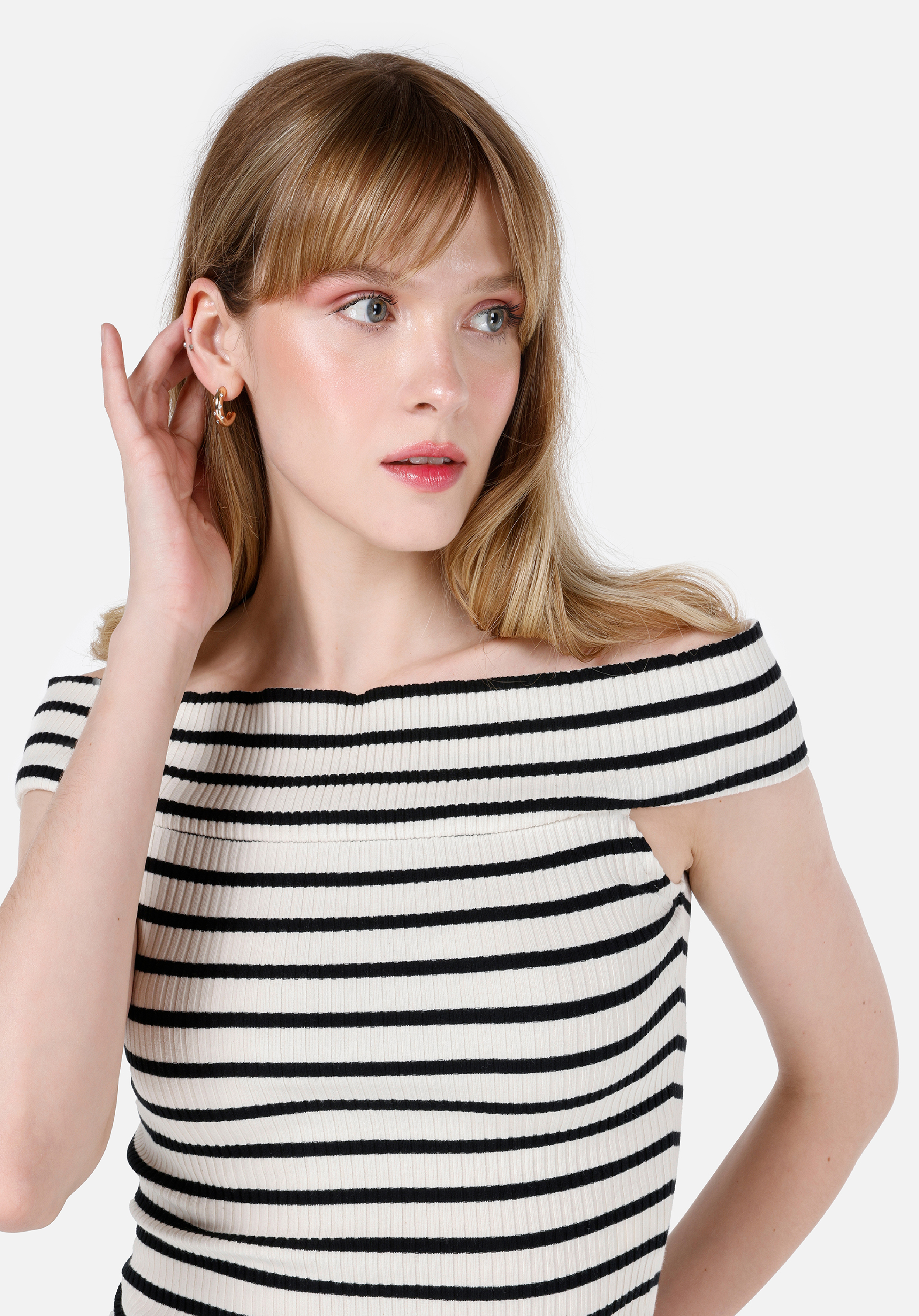Показать информацию о Slim fit лодочка воротник женская черная футболка с коротким рукавом