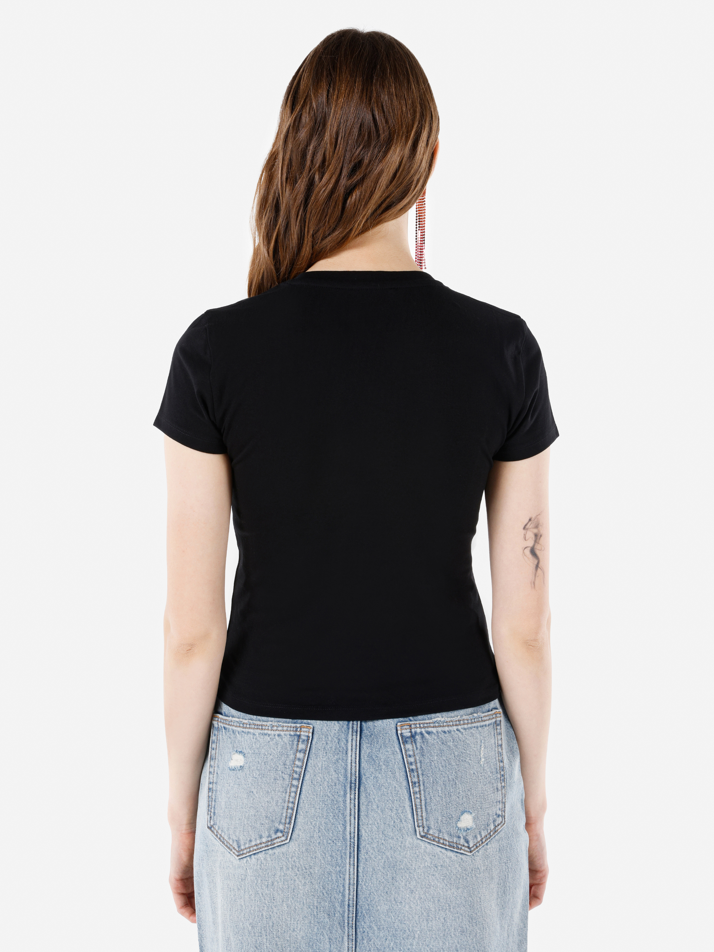 Показать информацию о Slim fit женская черная футболка с круглым вырезом и коротким рукавом