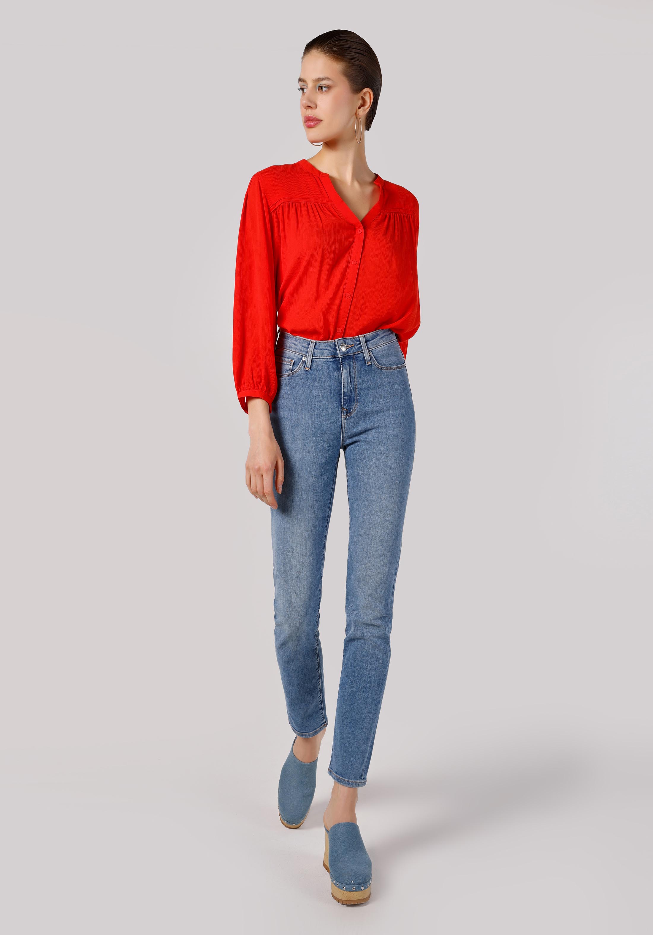 Показать информацию о Женские джинсы деним slim fit прямые средняя посадка