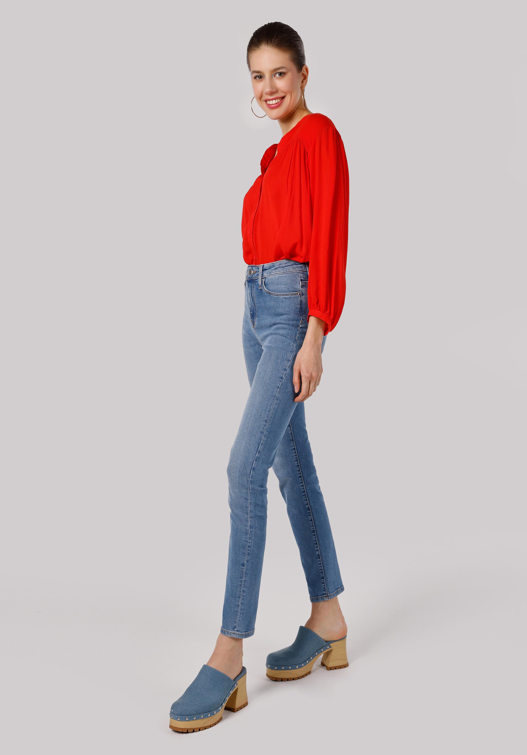 Показать информацию о Женские джинсы деним slim fit прямые средняя посадка