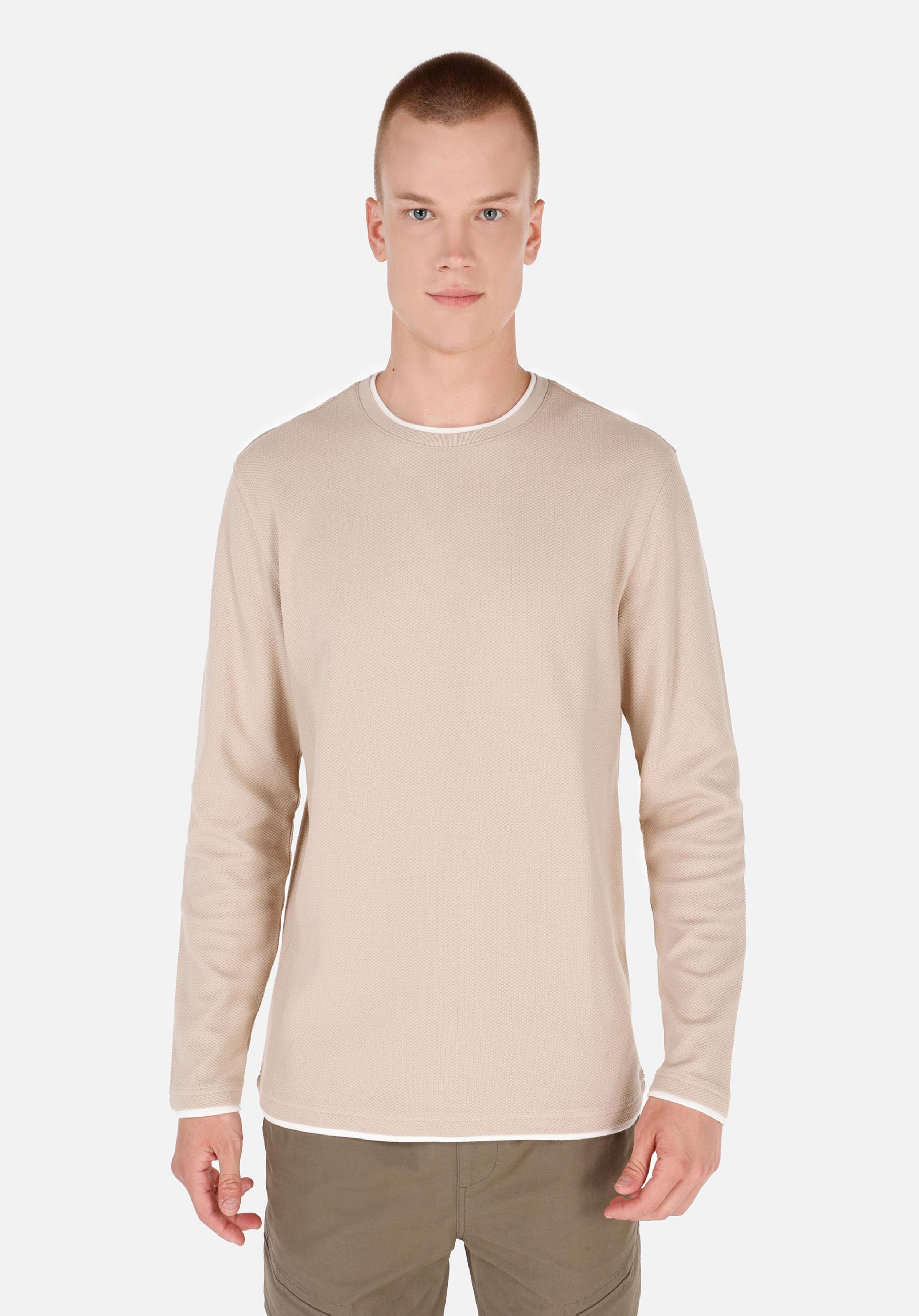 Показать информацию о Мужская бежевая футболка базовая с круглым вырезом и длинным рукавом