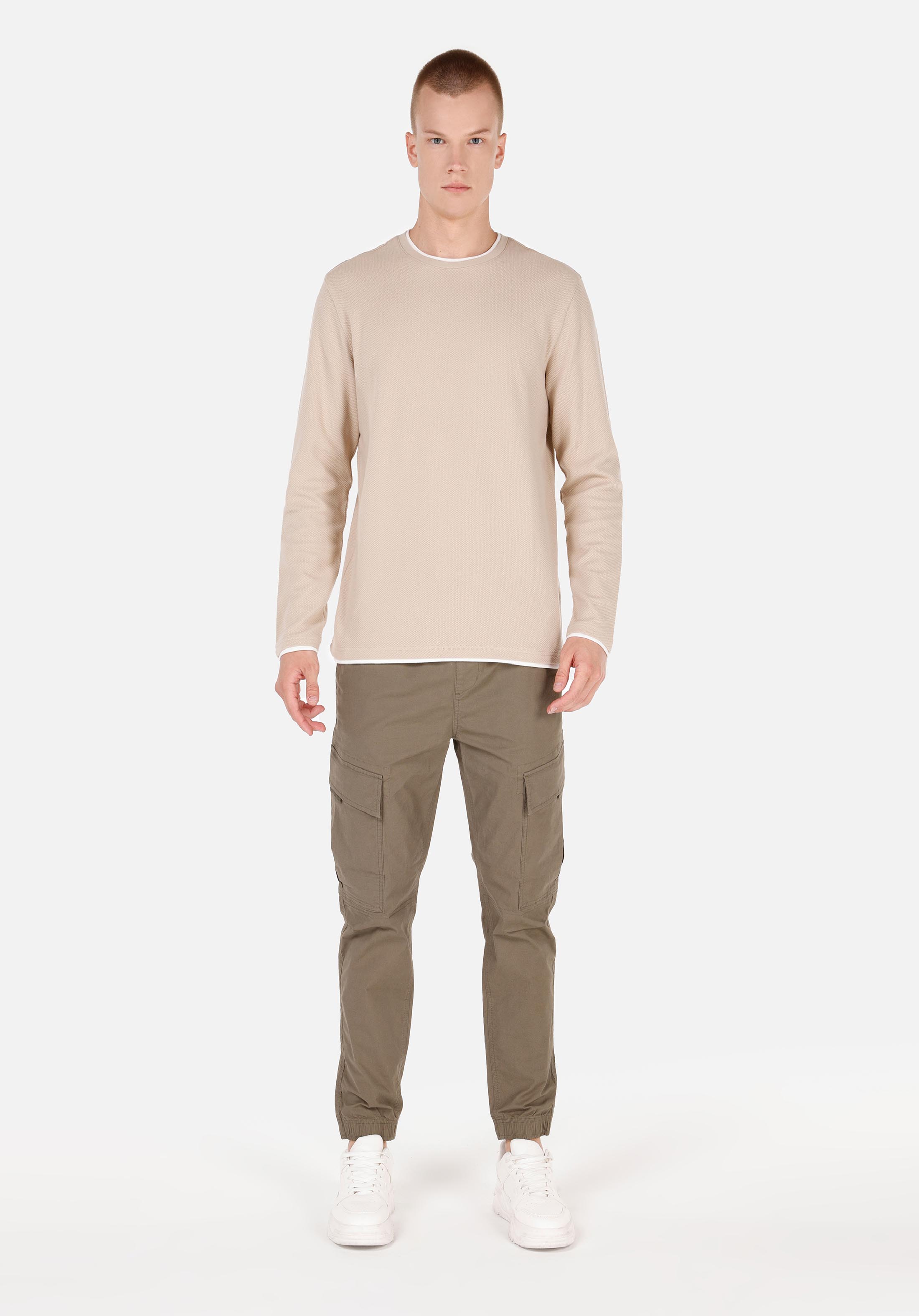 Показать информацию о Мужская бежевая футболка базовая с круглым вырезом и длинным рукавом