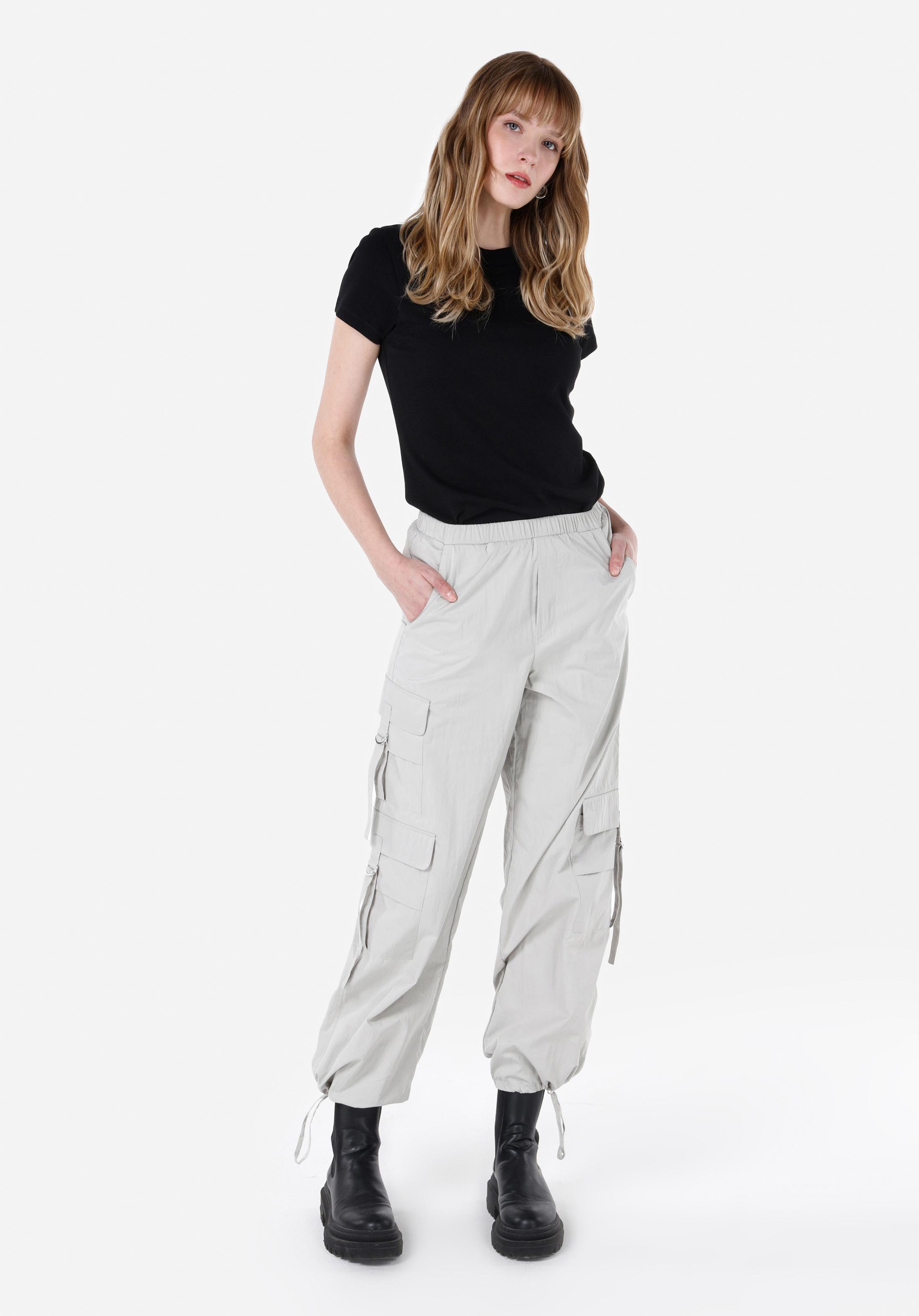 Показать информацию о Slim fit круглый вырез прямая женская черная футболка с коротким рукавом