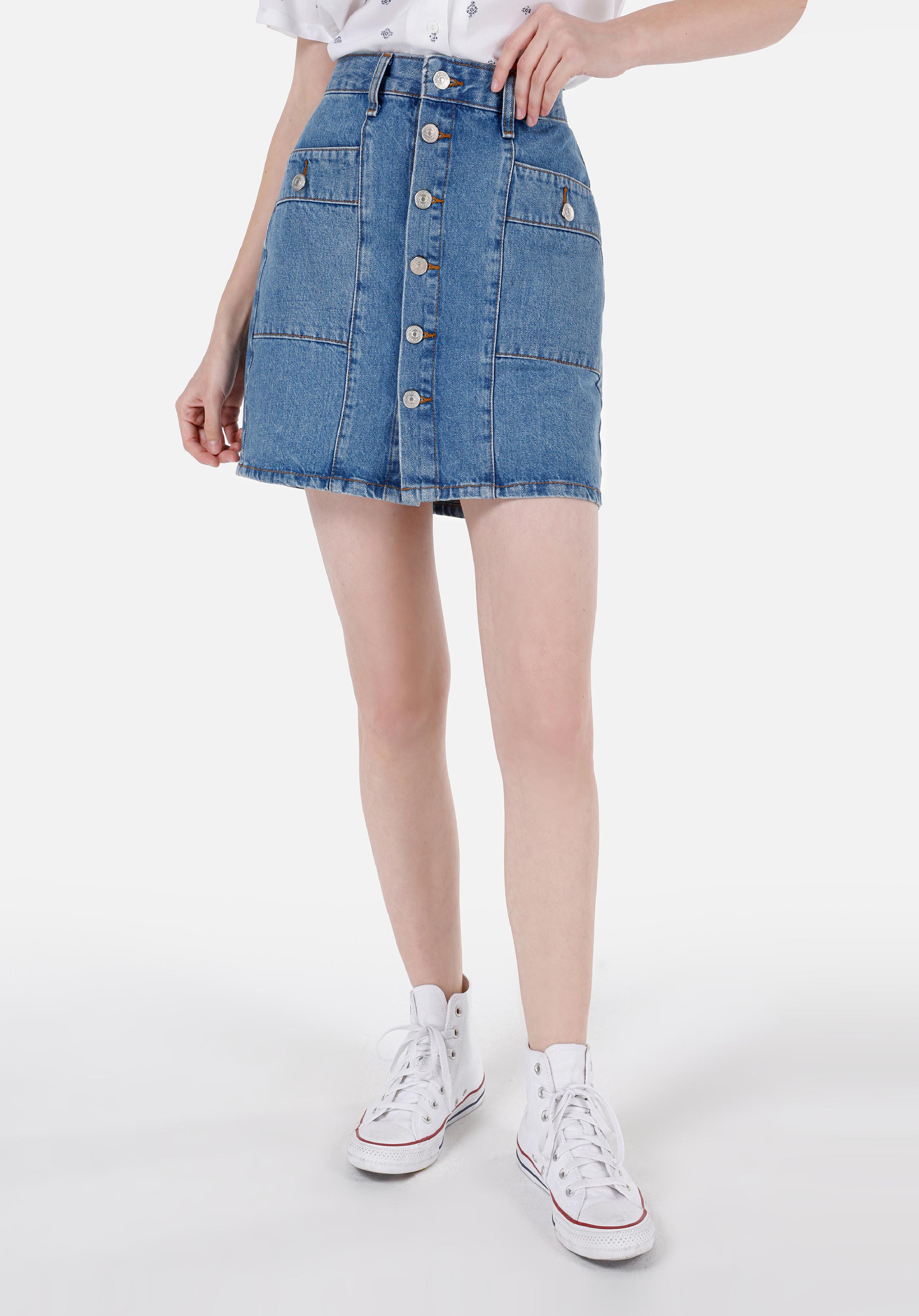 Кішкентай ұлдарға тыйым салынған порно Шұлықтағы жетілген милфтің мастурбация жасайтын видеосы