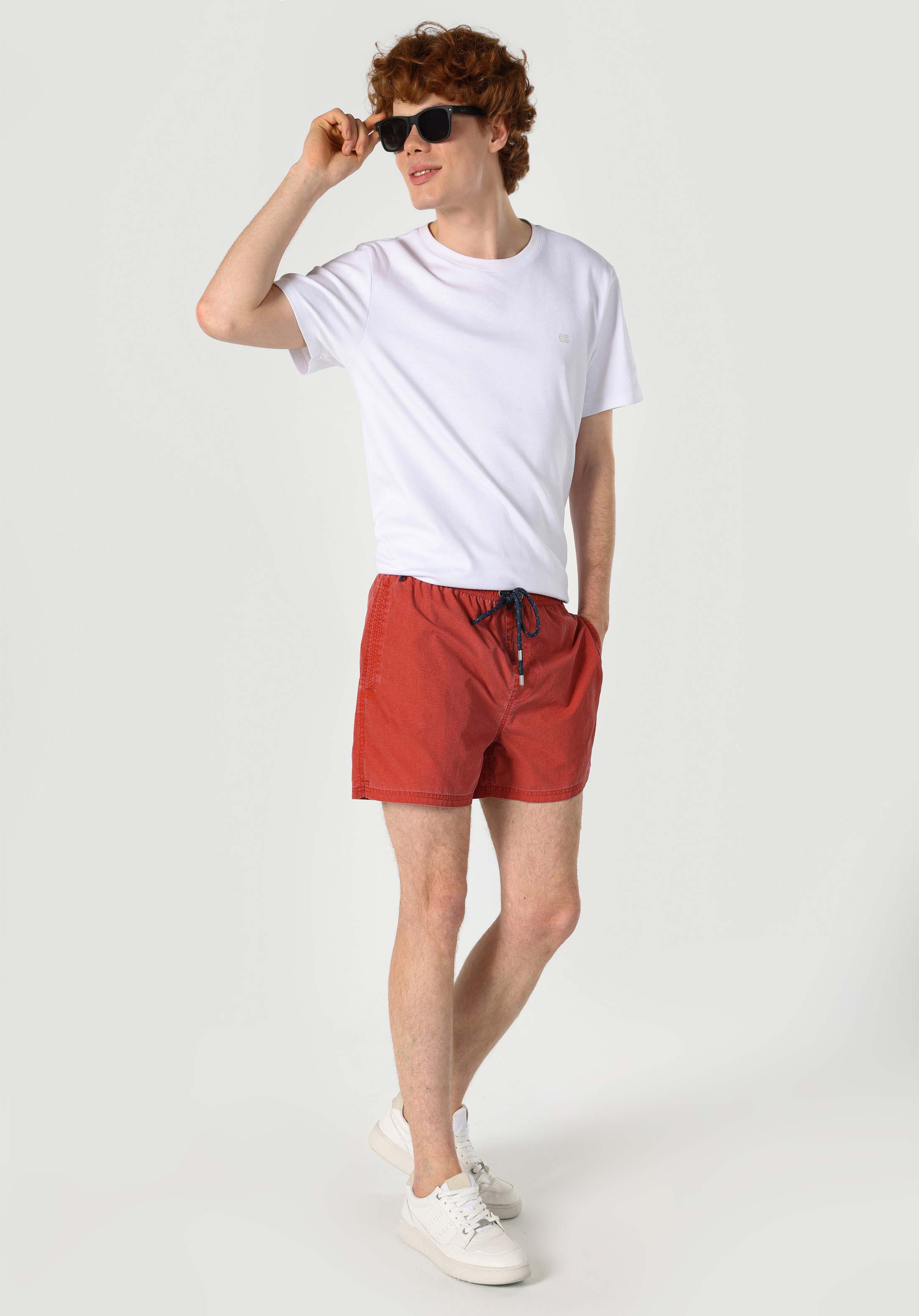 Показать информацию о Slim fit прямые мужские красные плавательные шорты