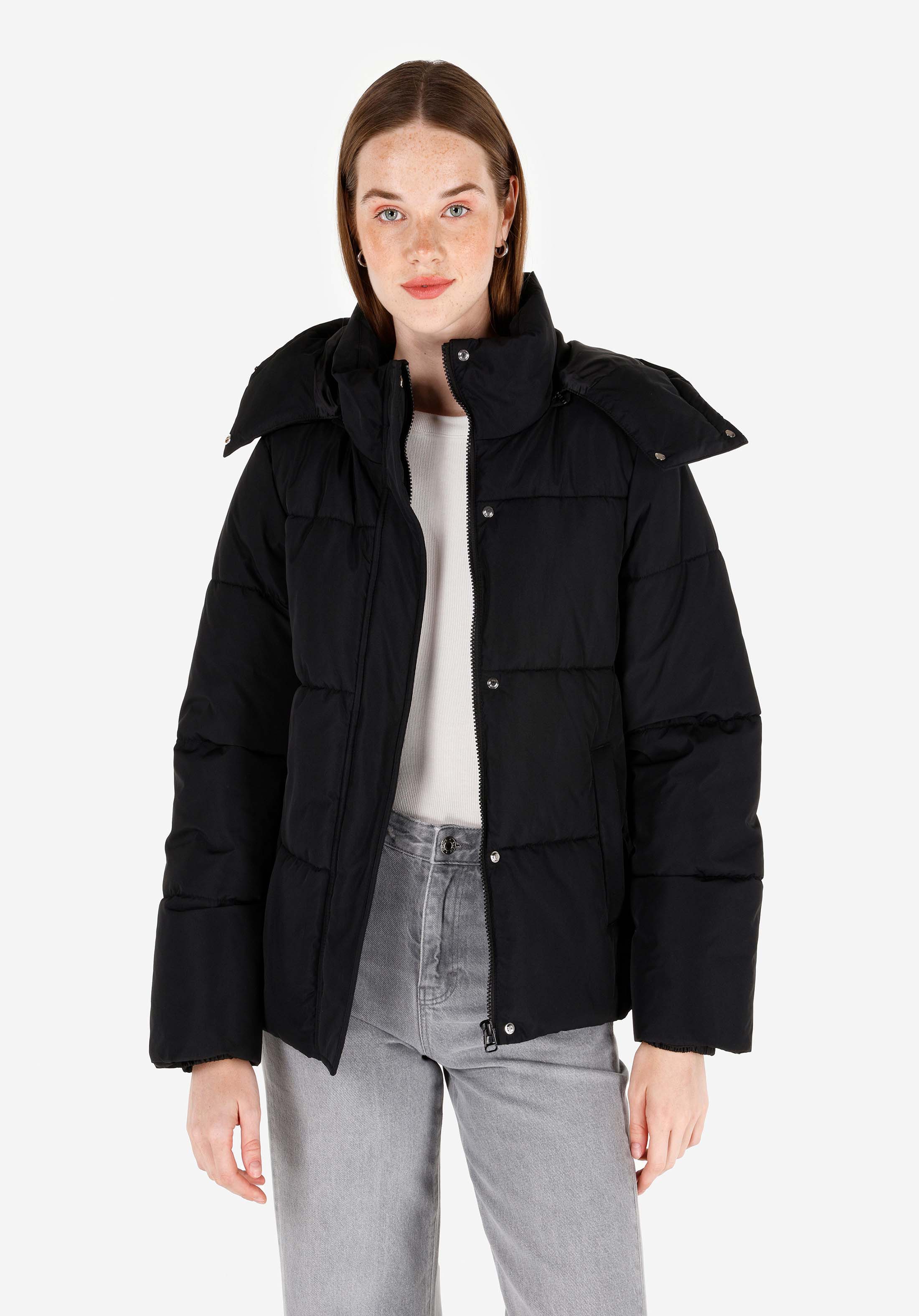 Показать информацию о Женское чёрное пальто с капюшоном на молнии