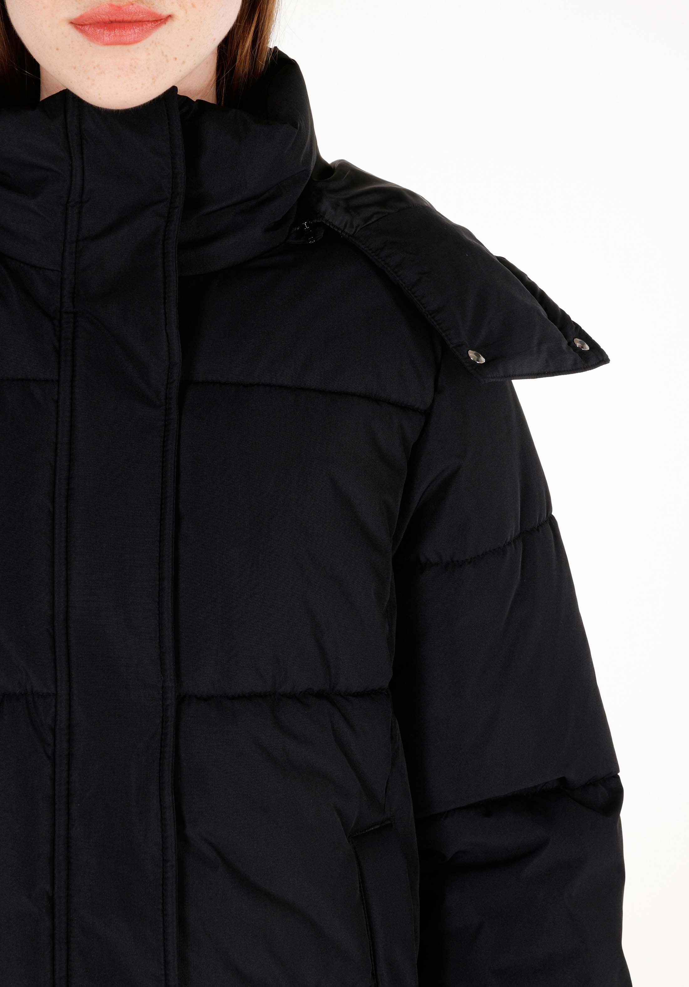 Показать информацию о Женское чёрное пальто с капюшоном на молнии