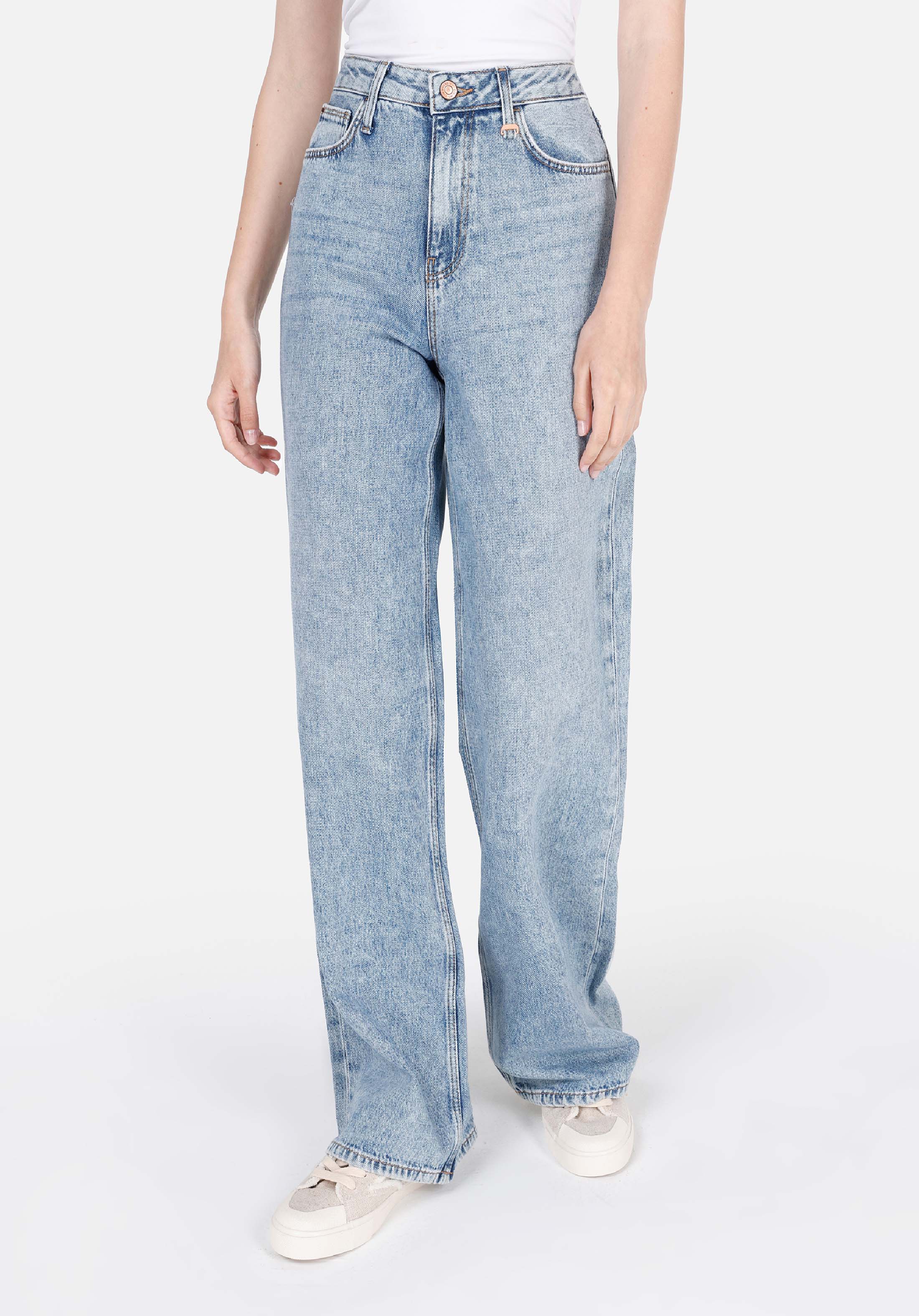 U katta dildoni butunlay eshagiga qoyadi Tirik qinning yaqindan korinishi