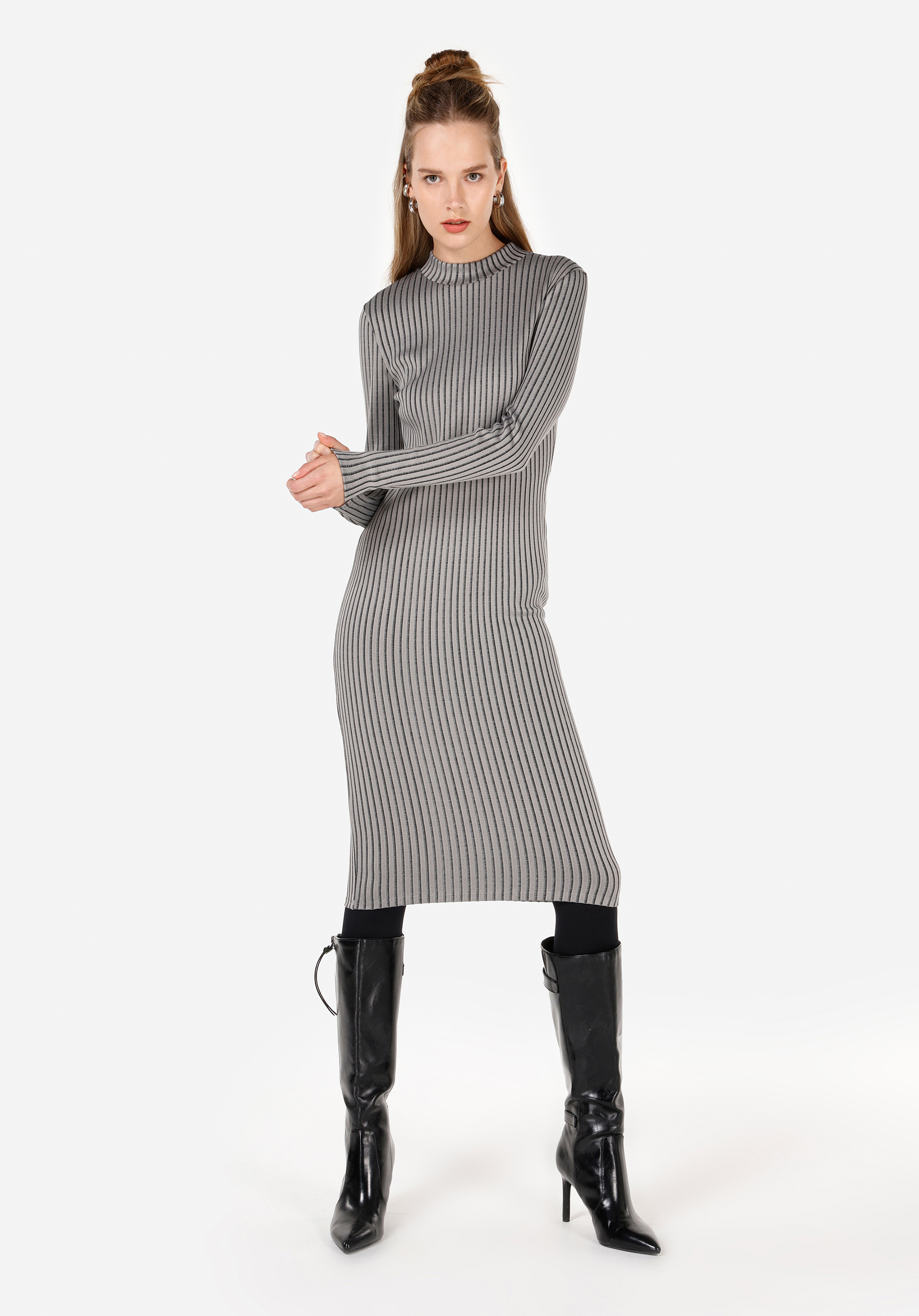 Показать информацию о Платье женское серое с длинными рукавами облегающее