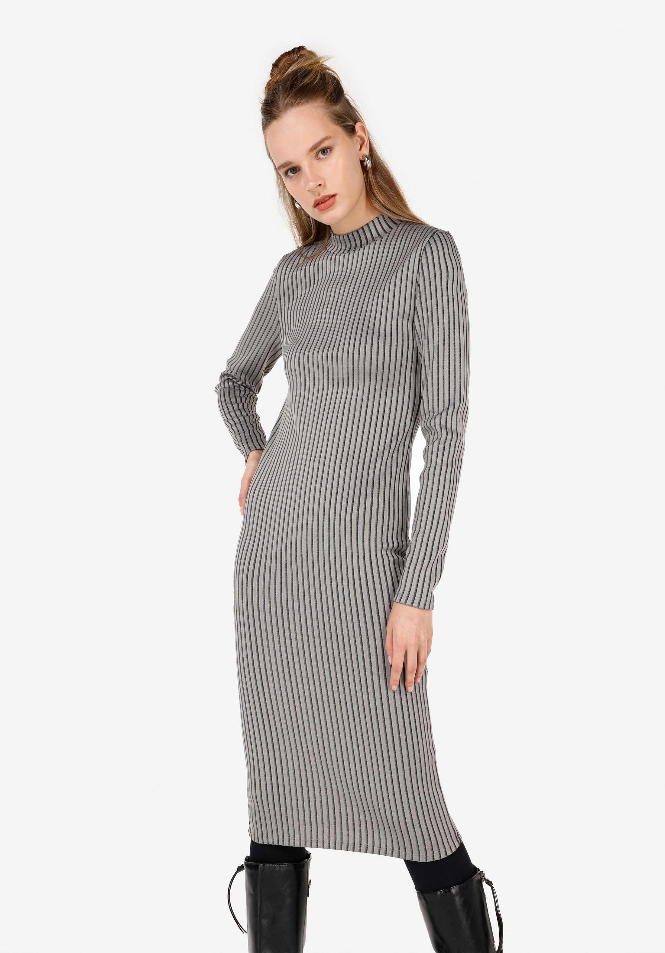 Показать информацию о Платье женское серое с длинными рукавами облегающее