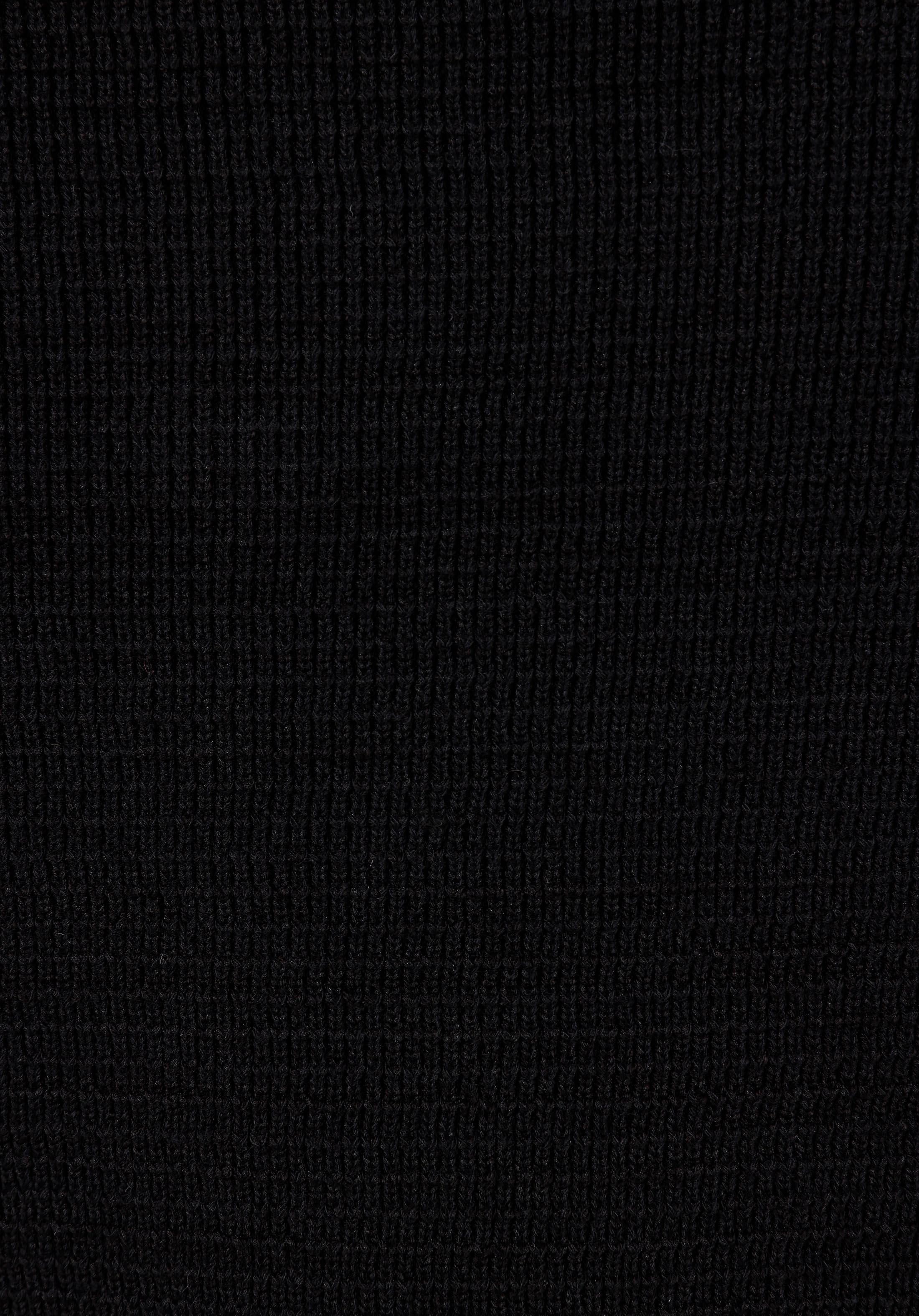 Показать информацию о Мужской чёрный свитер с высоким воротником прямого кроя regular fit