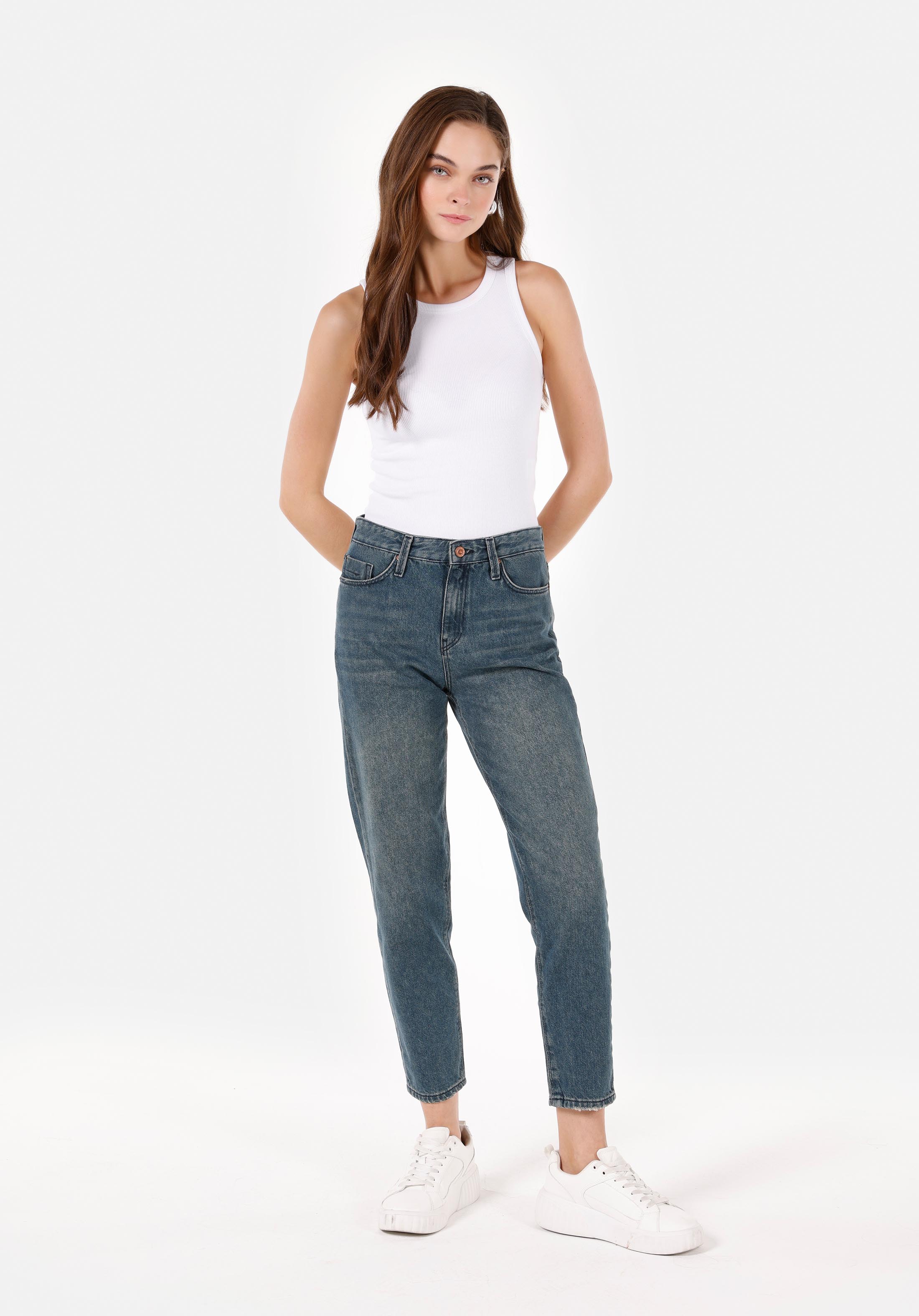 Показать информацию о Женские джинсы индиго mom fit зауженые