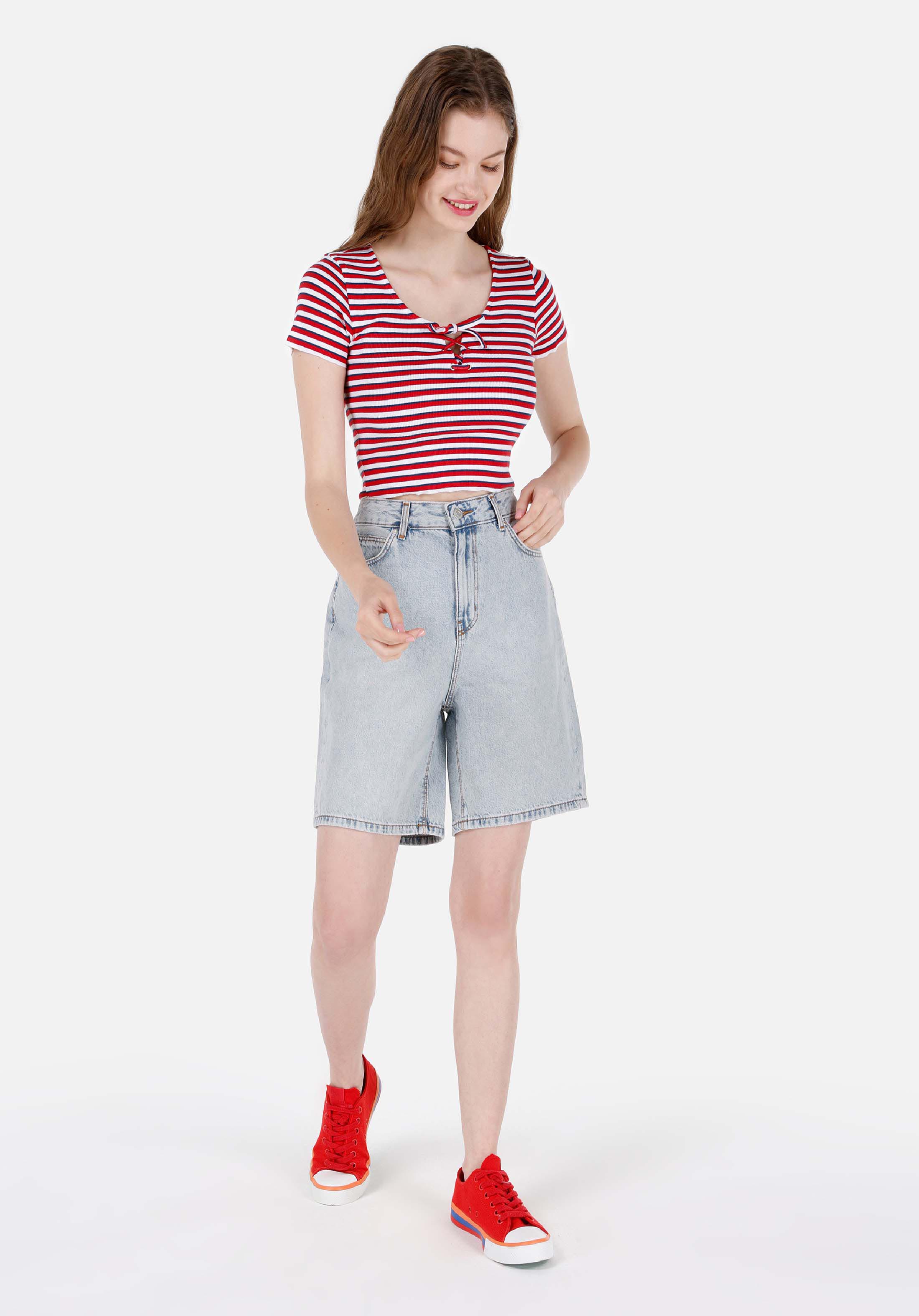 Показать информацию о Slim fit глубокий круглый вырез женская красная футболка с коротким рукавом