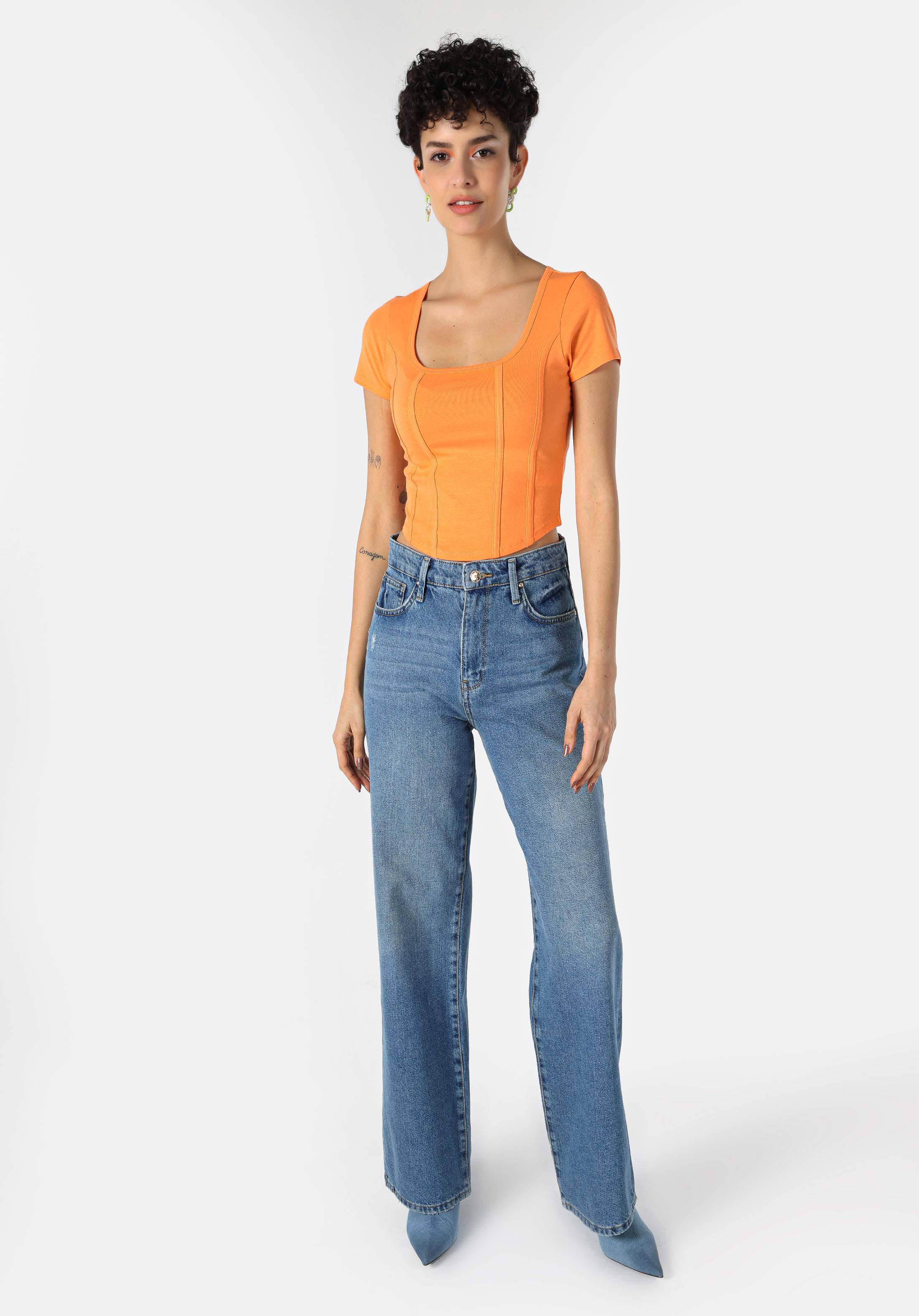 Показать информацию о Slim fit женская оранжевая футболка с коротким рукавом и квадратным вырезом