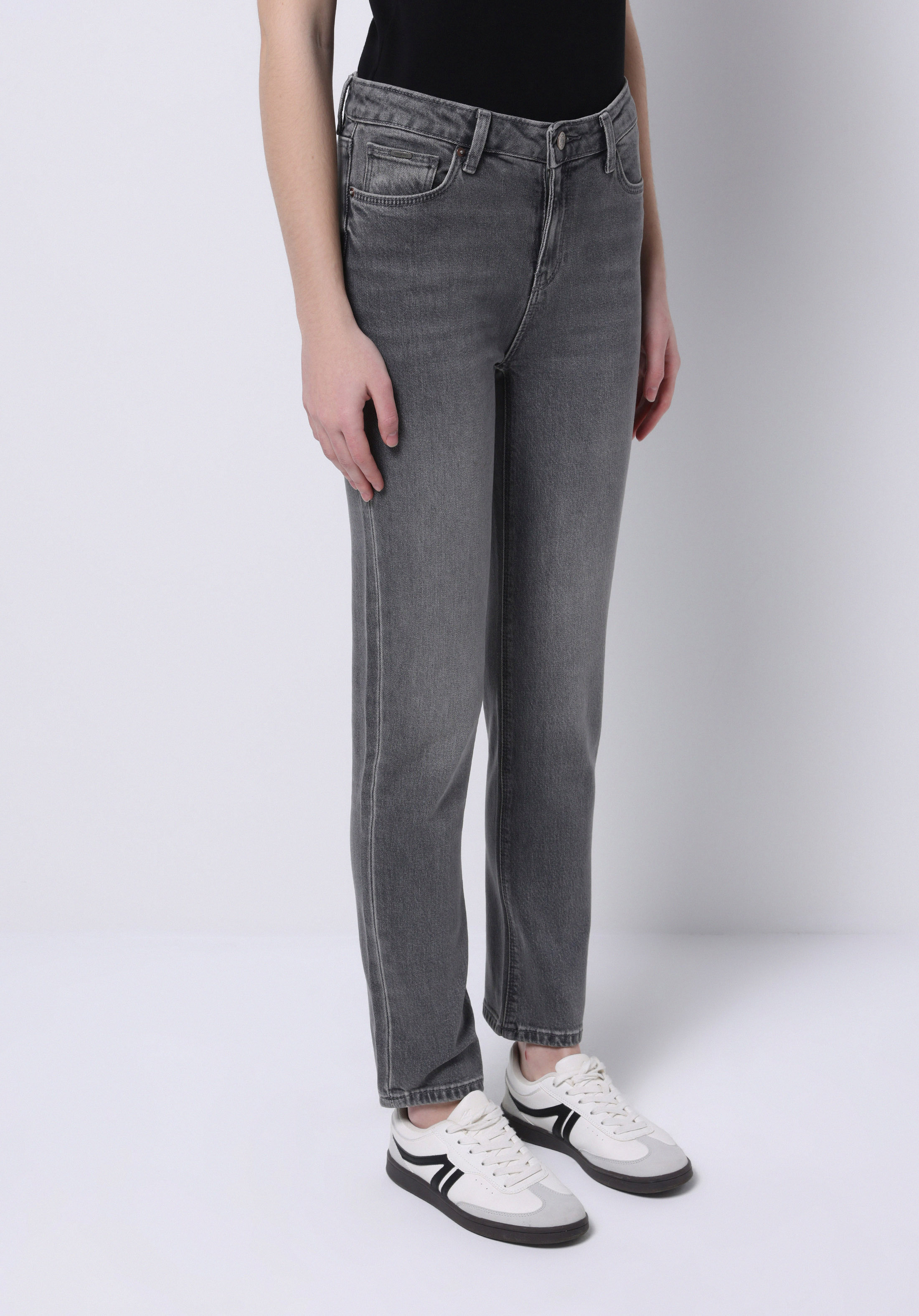 Показать информацию о Женские черные джинсы slim fit