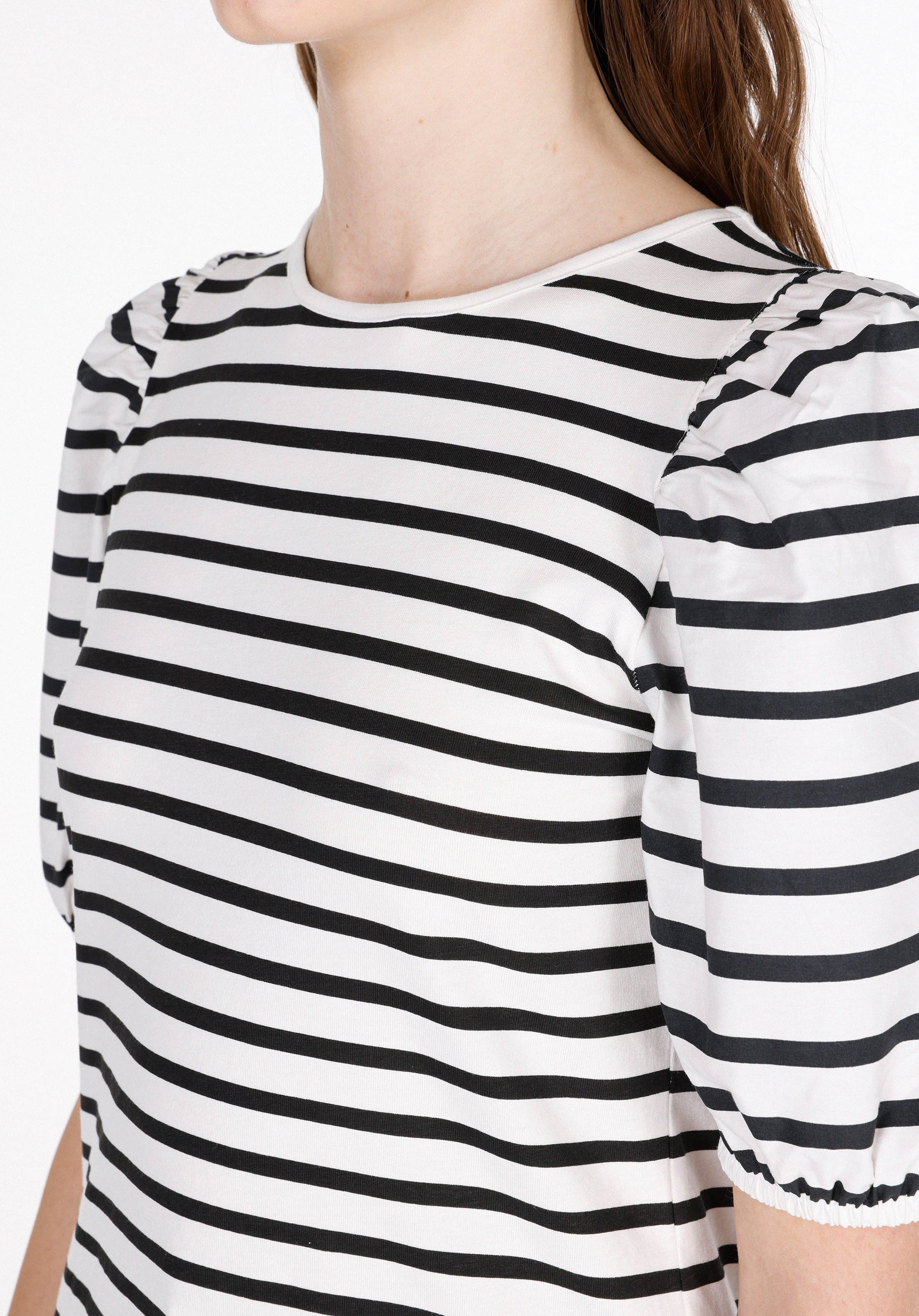 Показать информацию о Slim fit женская белая футболка с коротким рукавом