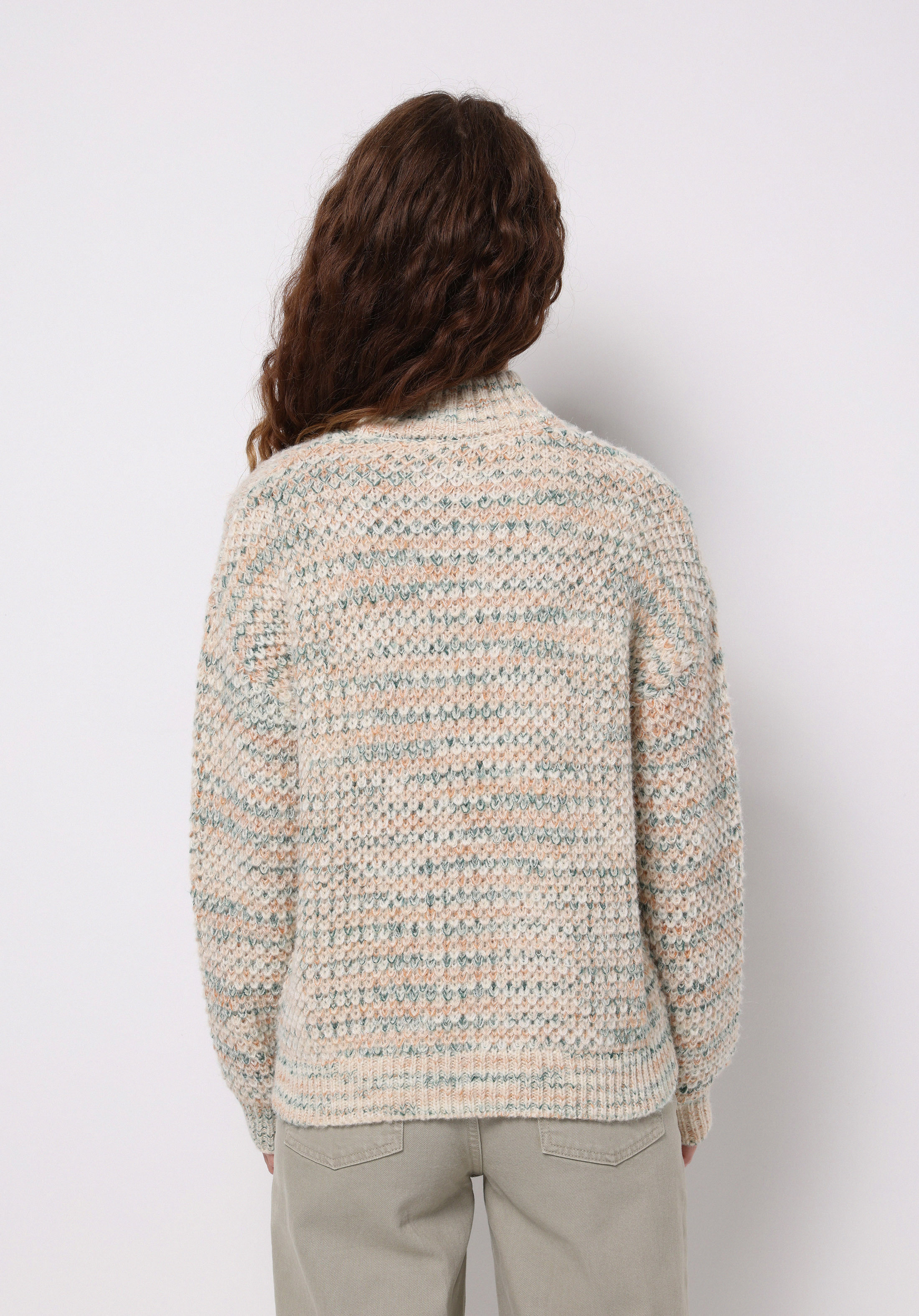 Показать информацию о Жен. Свитеры