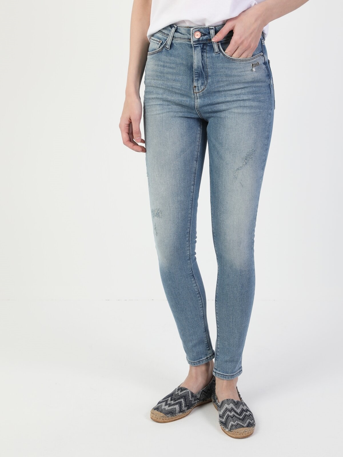 womens jeans below 1000