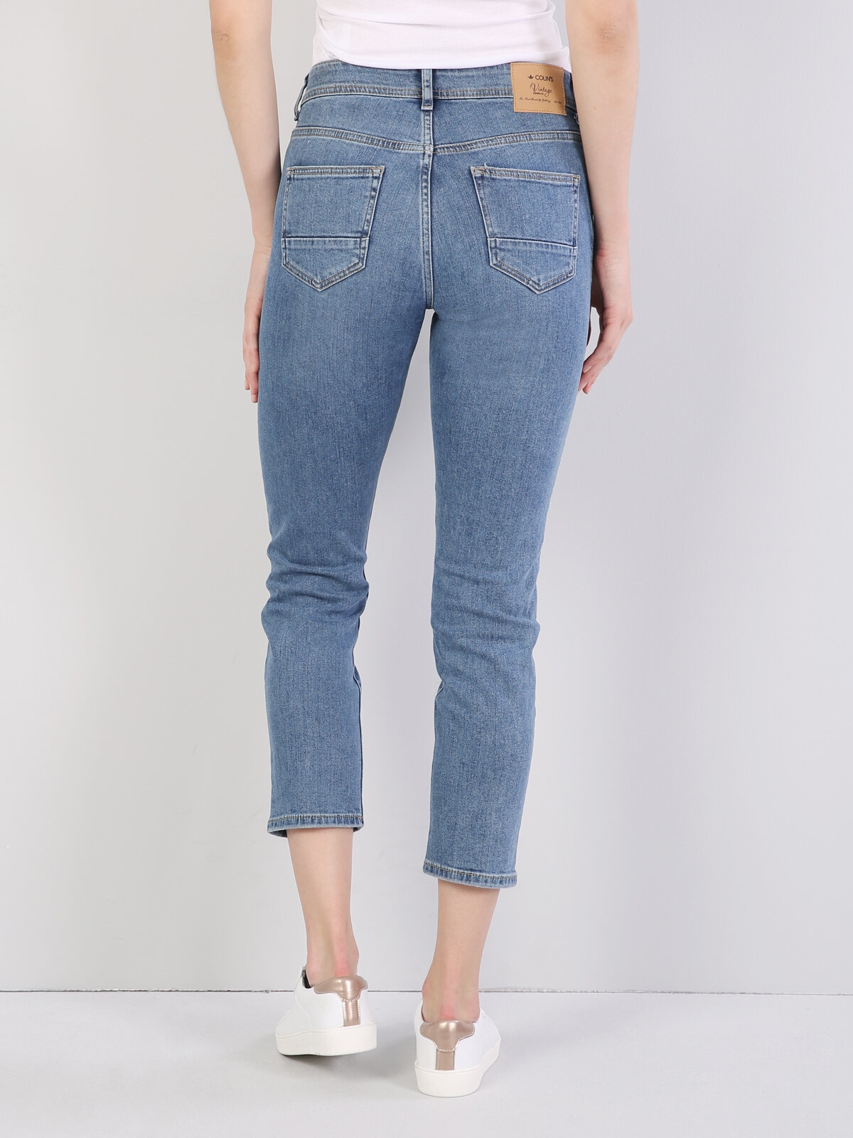 Jeans отзывы. Джинсы Коллинз cl1052139. Коллинз джинсы Maya 891 Colins 1057946. Джинсы Коллинз Майя 891 женские. Джинсы женские Коллинз Майя.