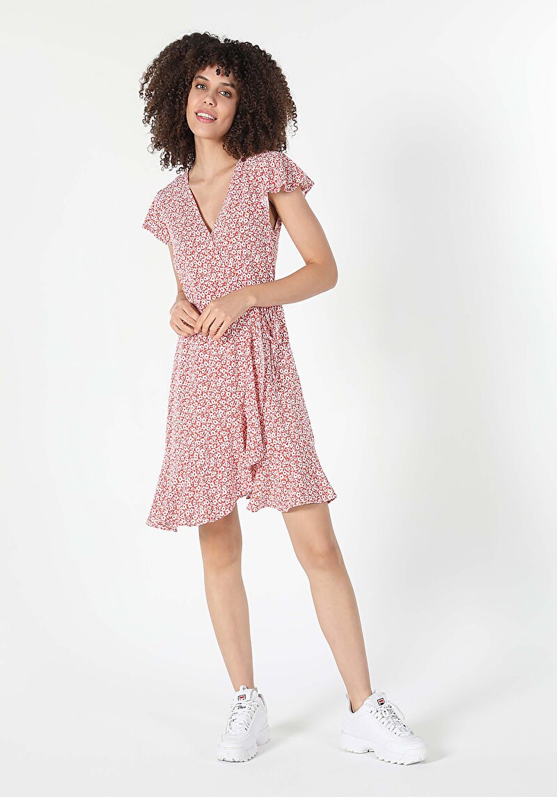 Показать информацию о Женское платье приталенного кроя