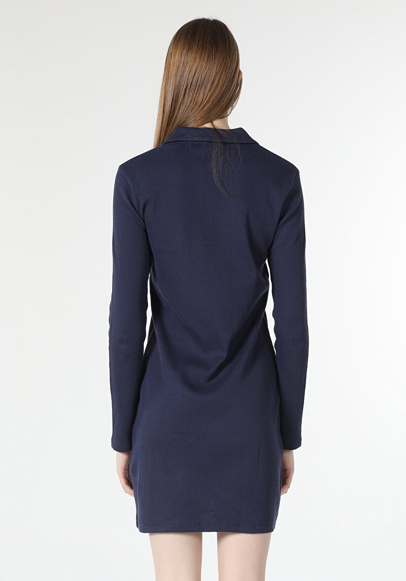 Показать информацию о Платье женское синее (navy blue) прямого кроя с длинными рукавами