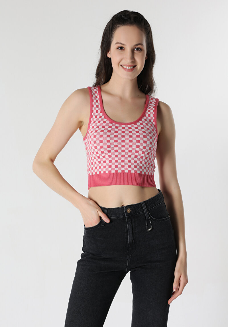 Изображение Женская приталенная майка розовая