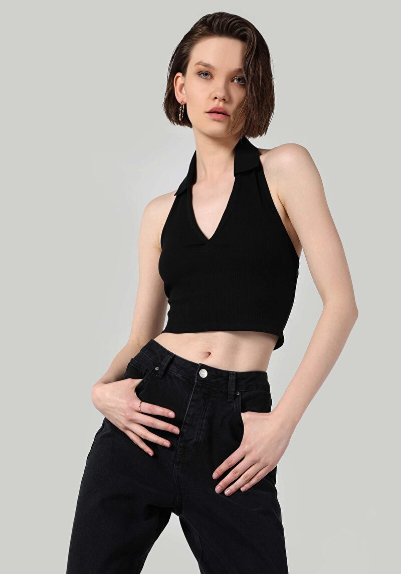 Изображение Женская черная майка приталенного кроя