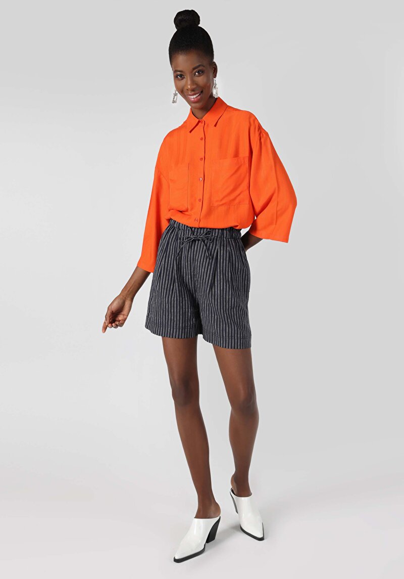 Изображение Женские шорты тёмно-синего цвета стандартного кроя с завышенной талией