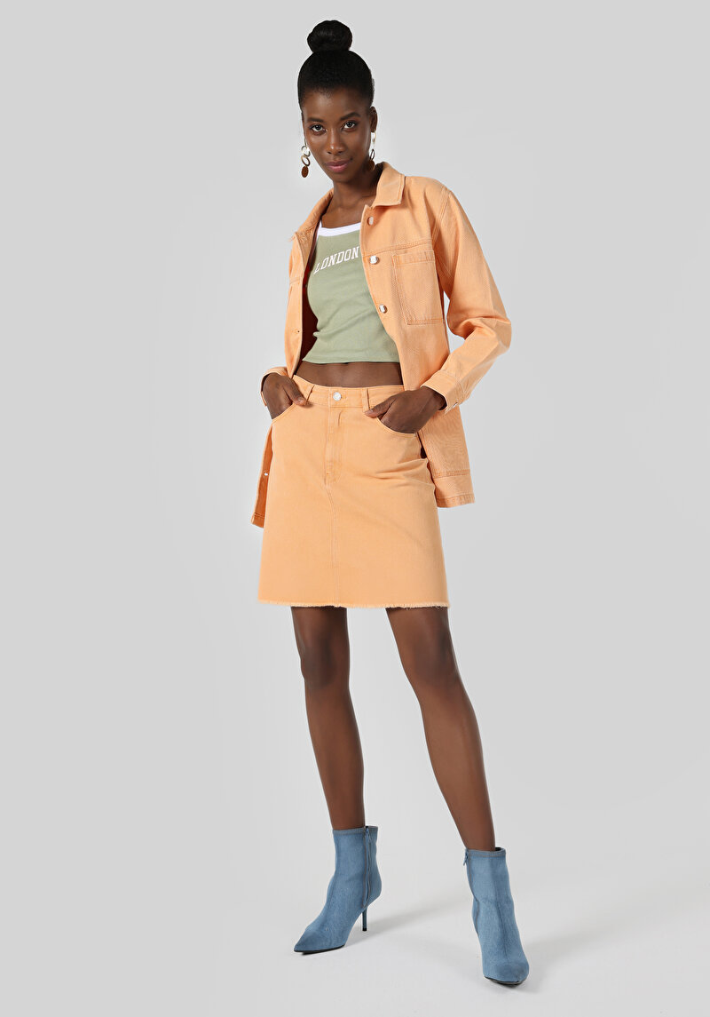 Изображение Женская серая юбка приталенного кроя на пуговицах