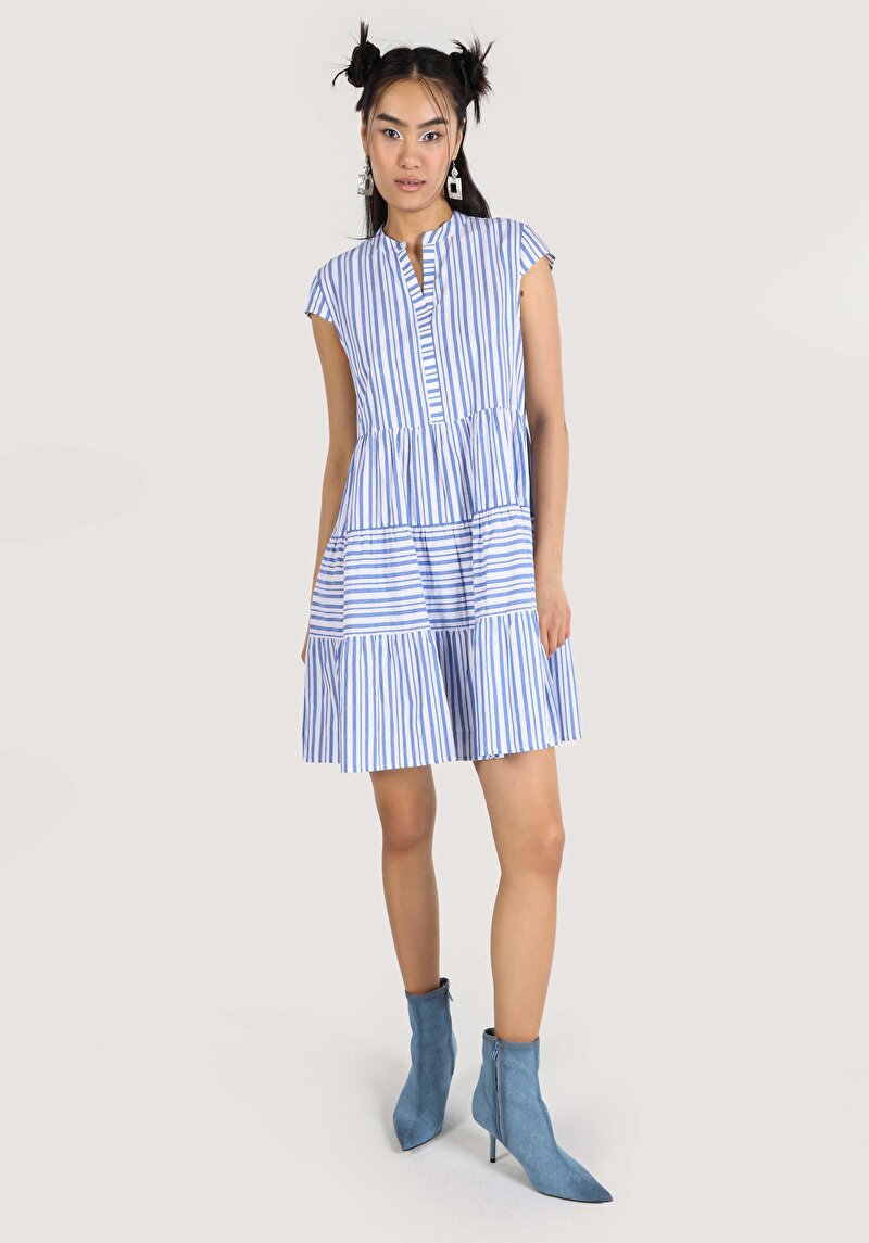 Изображение Женское синее платье стандартного кроя