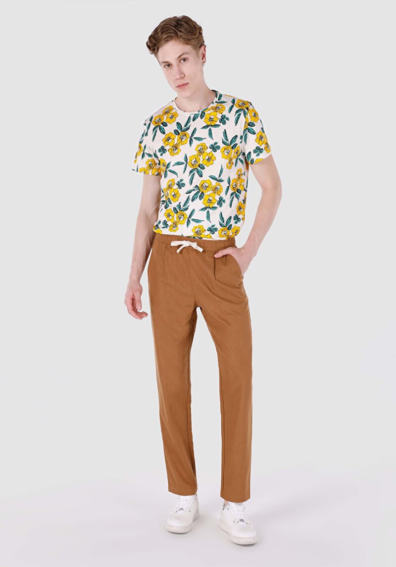 Изображение Мужские коричневые брюки прямого кроя средней талии