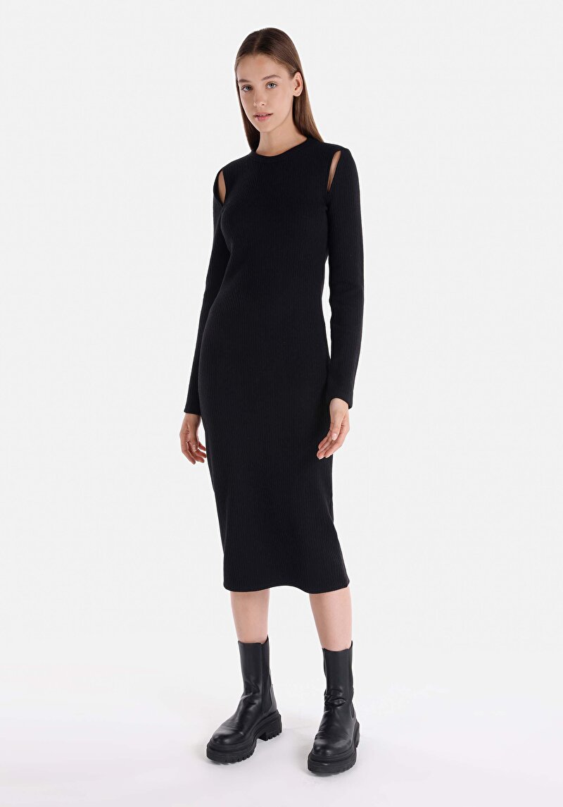 Показать информацию о Женское чёрное платье облегающего кроя с длинным рукавом