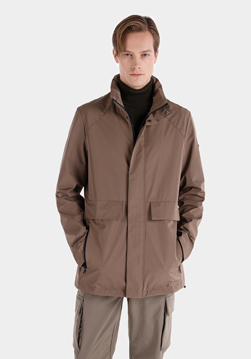 Изображение Мужское бежевое пальто обычного кроя