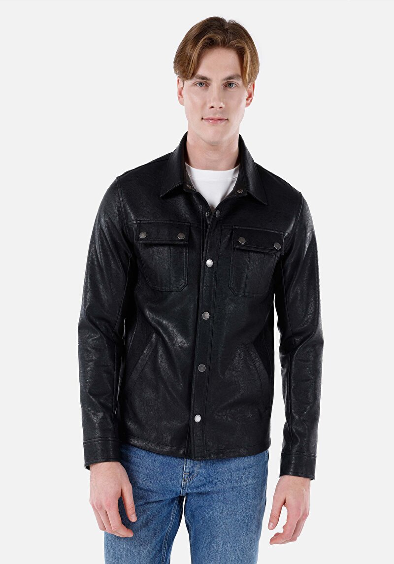 Изображение Мужское чёрное пальто slim fit из полиуретана