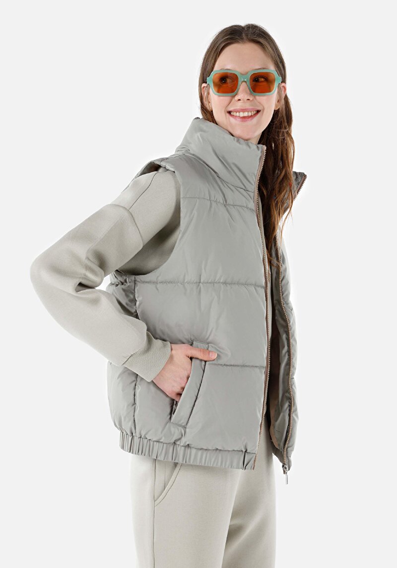 Изображение Женский зелёный жилет стандартного кроя