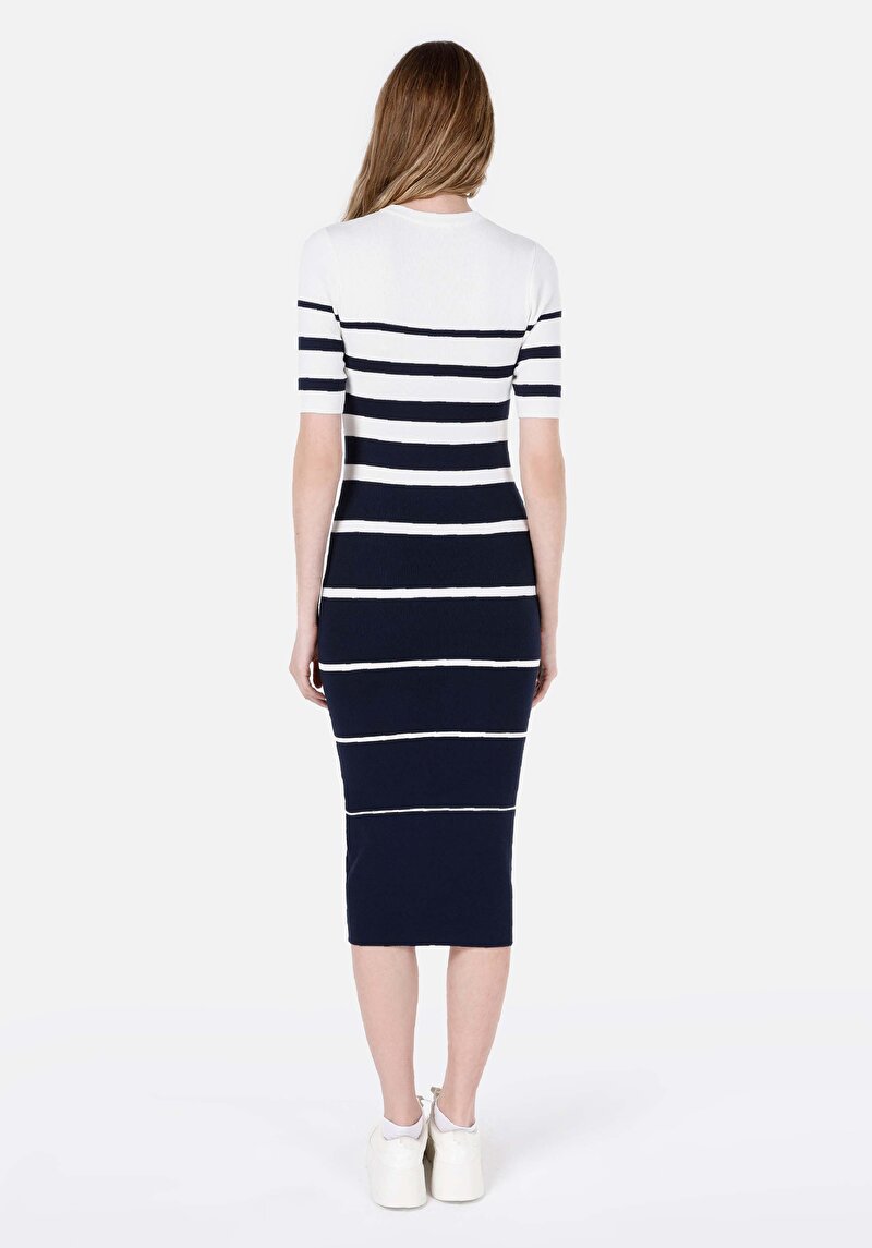 Показать информацию о Женское тёмно-синее облегающее платье с короткими рукавами