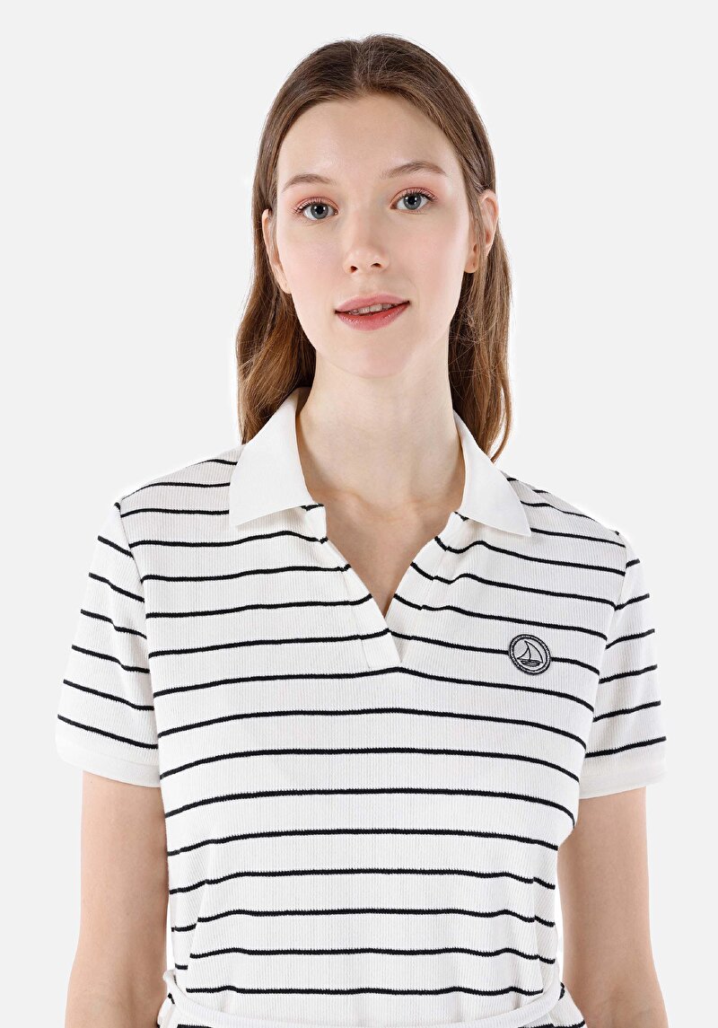 Показать информацию о Женское белое платье стандартного кроя с короткими рукавами