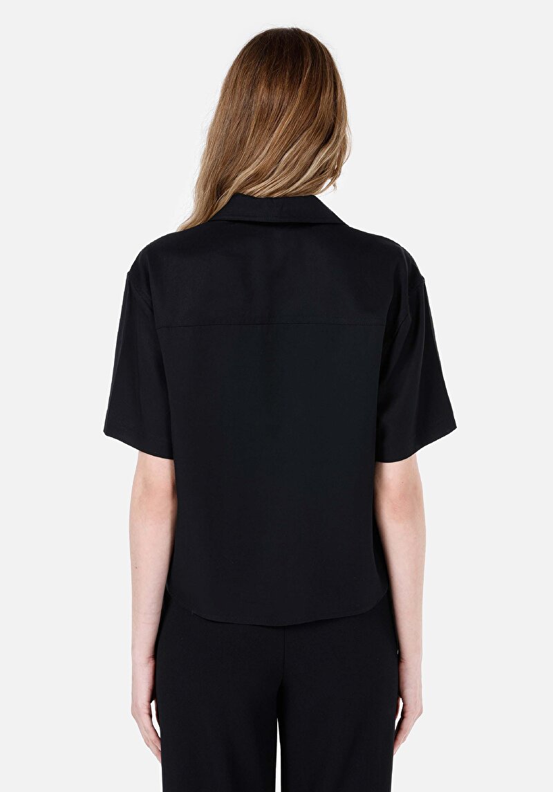 Показать информацию о Женская черная рубашка стандартного кроя, с коротким рукавом