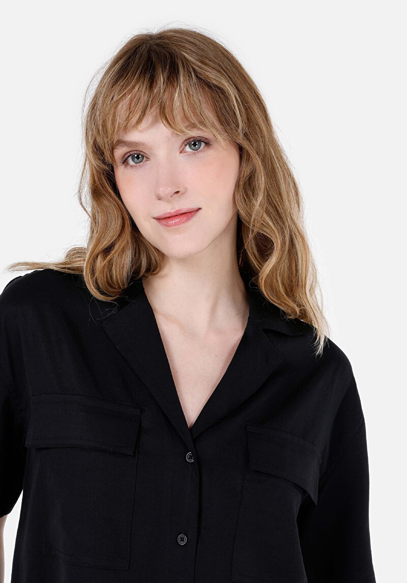 Показать информацию о Женская черная рубашка стандартного кроя, с коротким рукавом