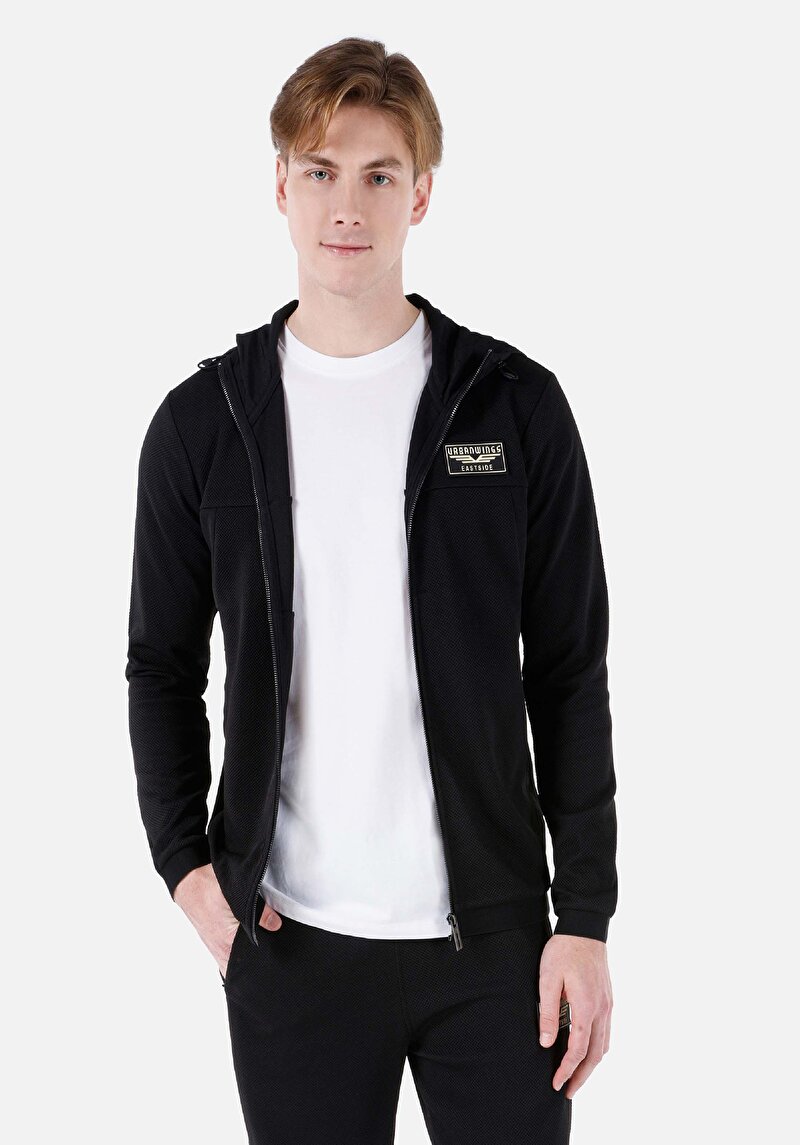 Изображение Мужской чёрный пиджак приталенного кроя