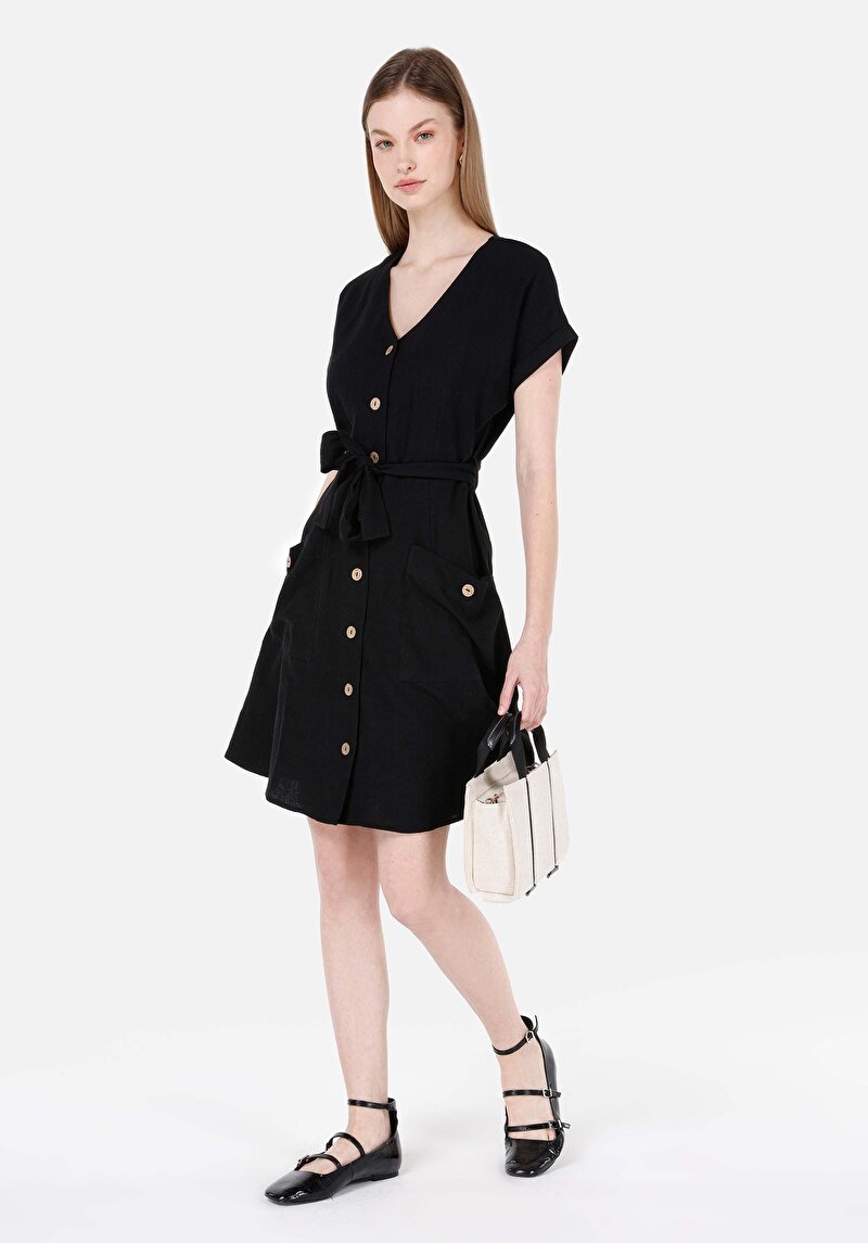 Показать информацию о Женское чёрное платье обычного кроя