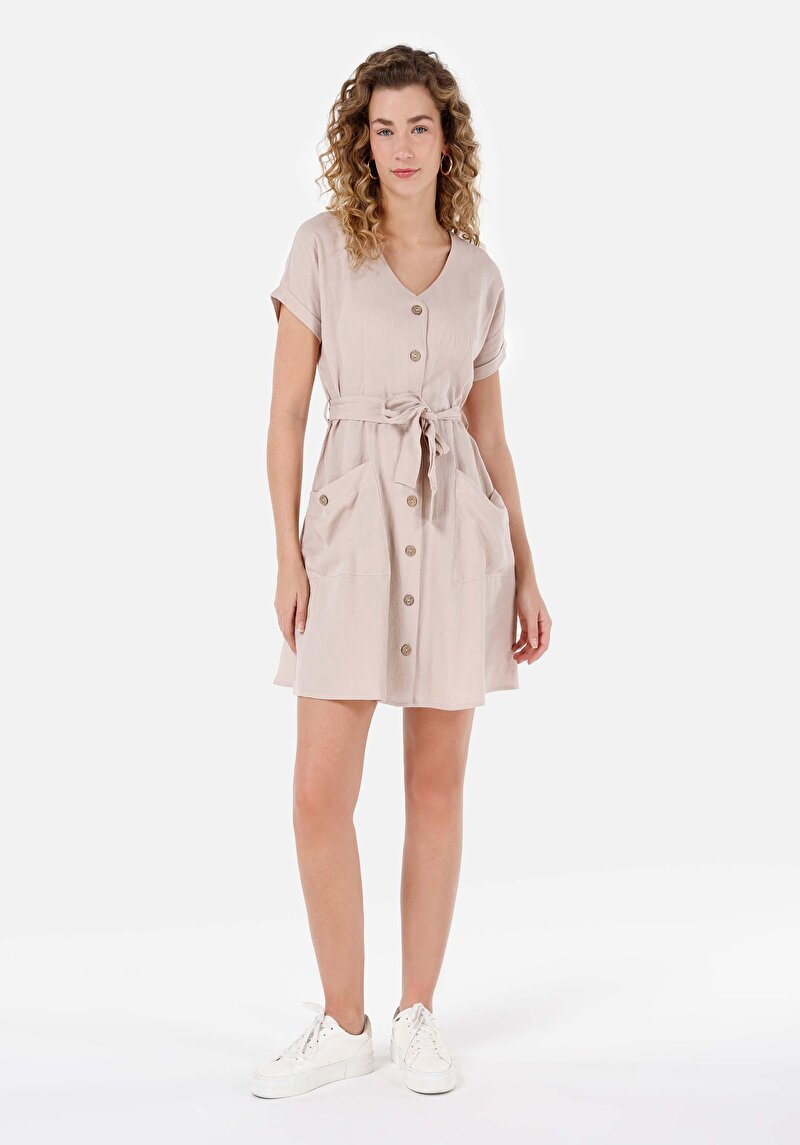 Изображение Женское бежевое платье стандартного кроя